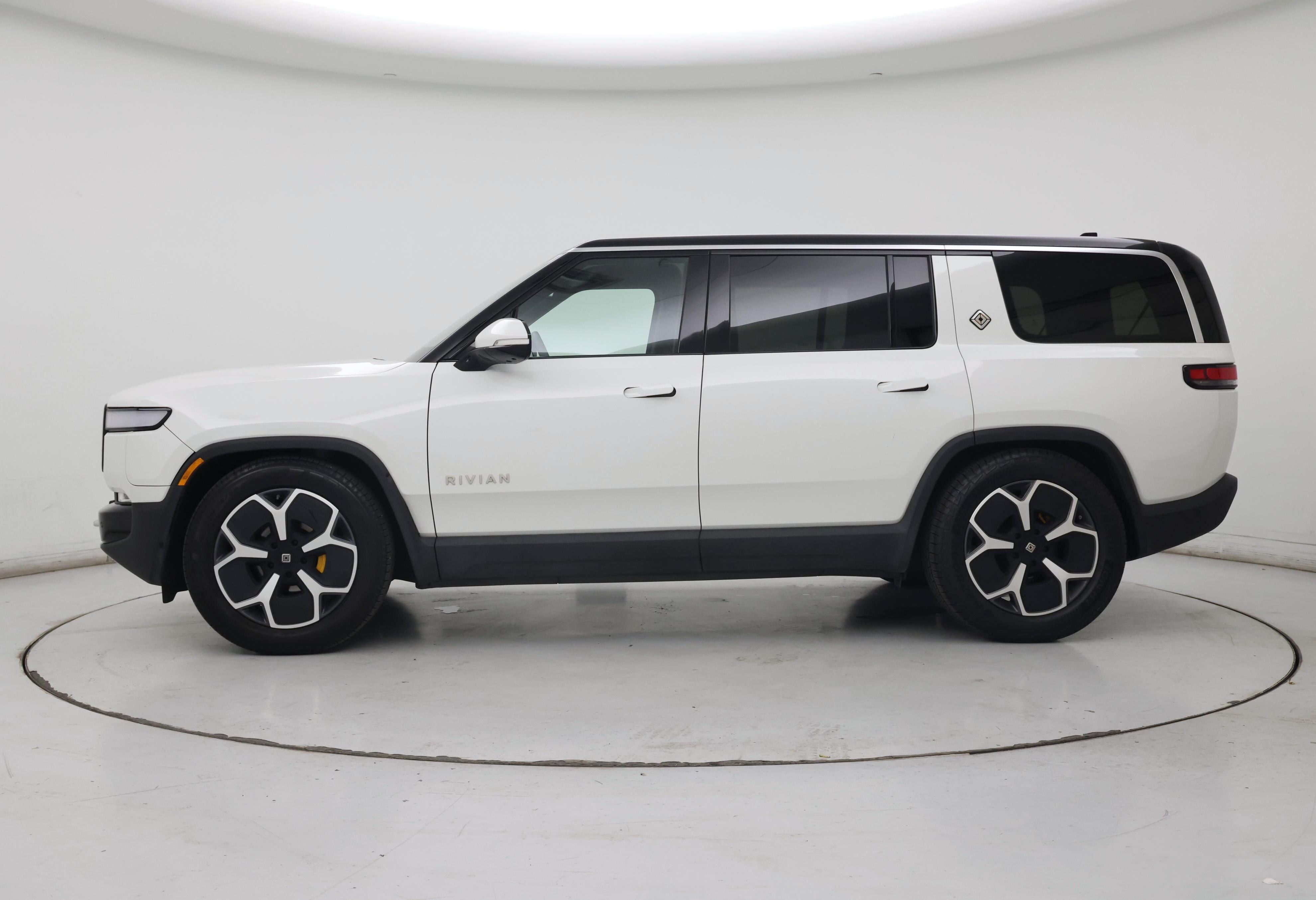 Thumbnail: 2023 Rivian R1S - 3