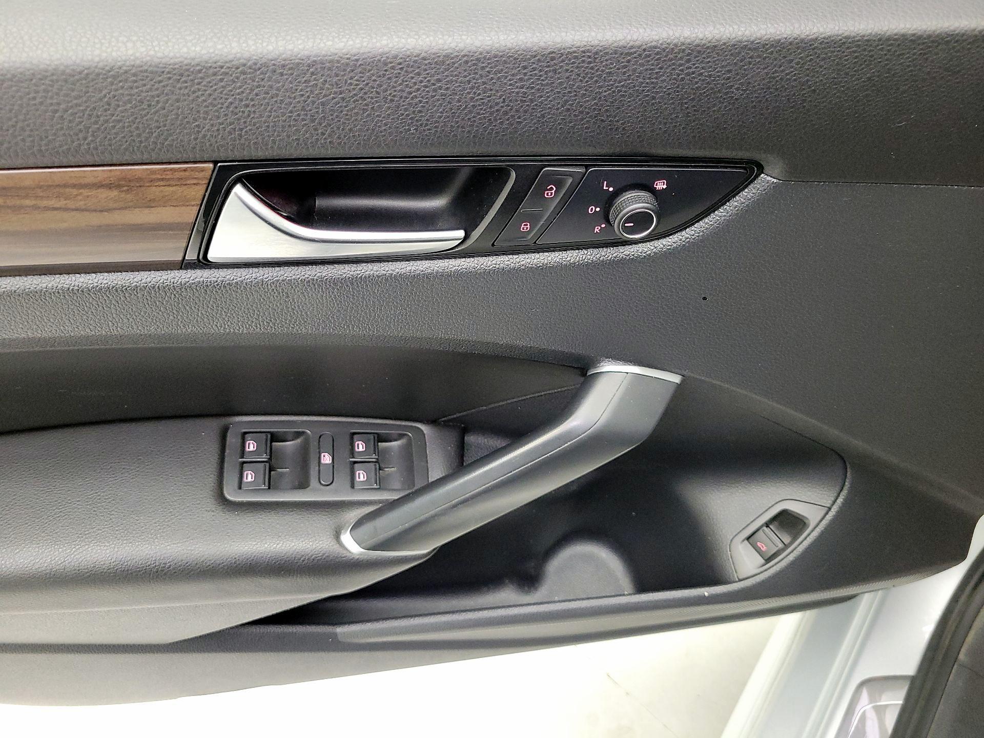Thumbnail: 2020 Volkswagen Passat - 12