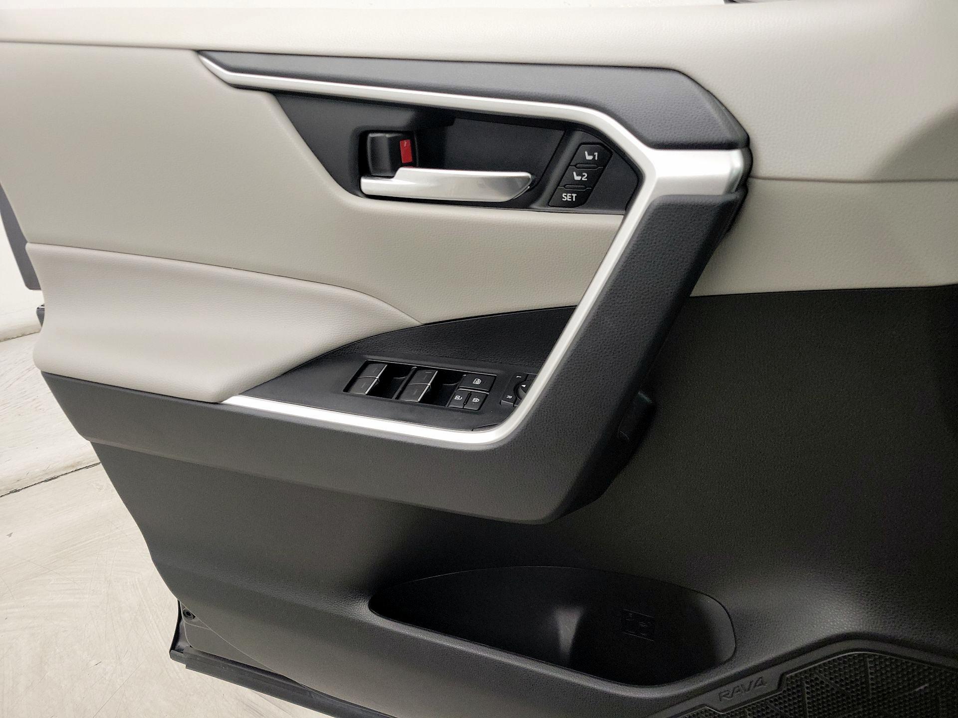 Thumbnail: 2022 Toyota RAV4 - 12