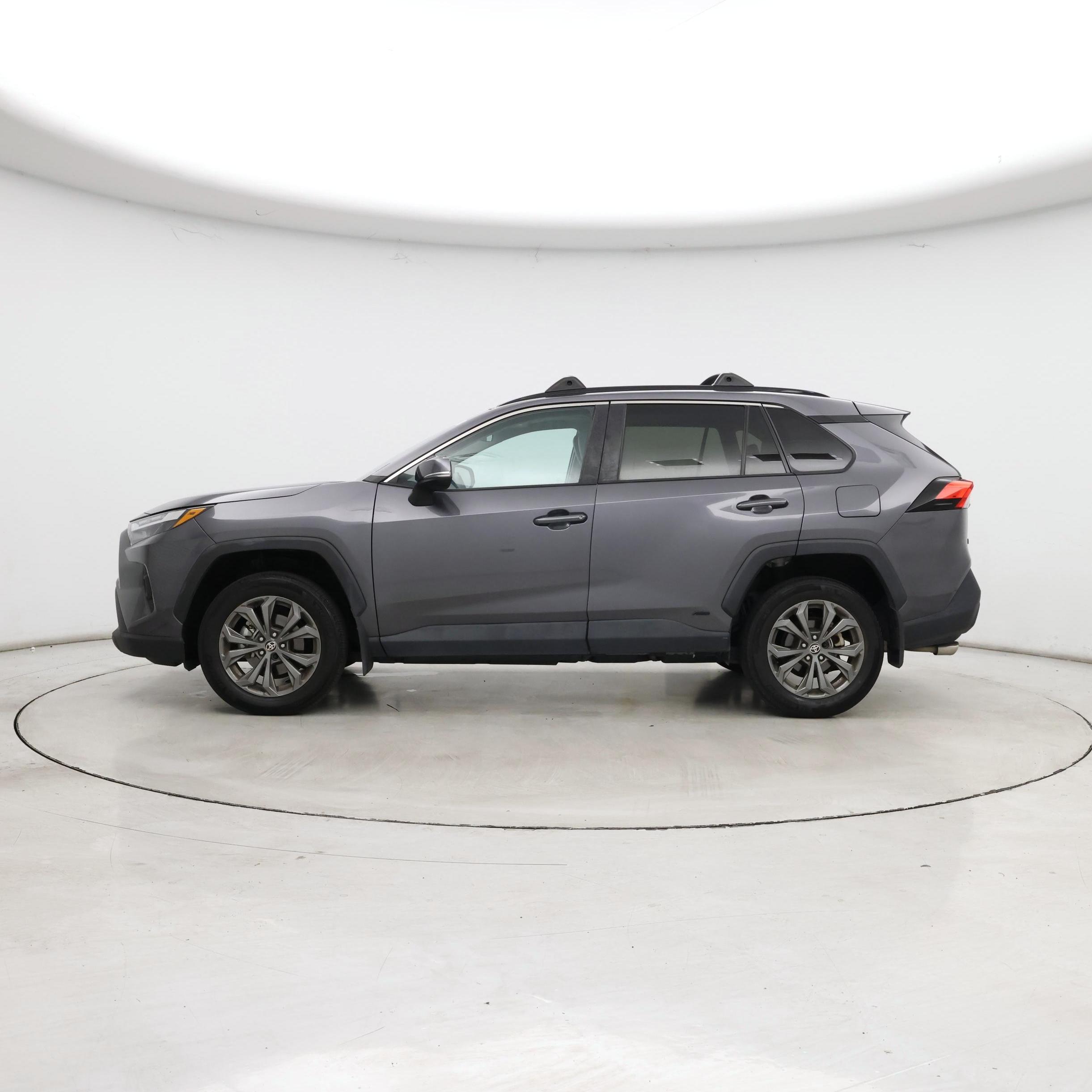 Thumbnail: 2022 Toyota RAV4 - 3