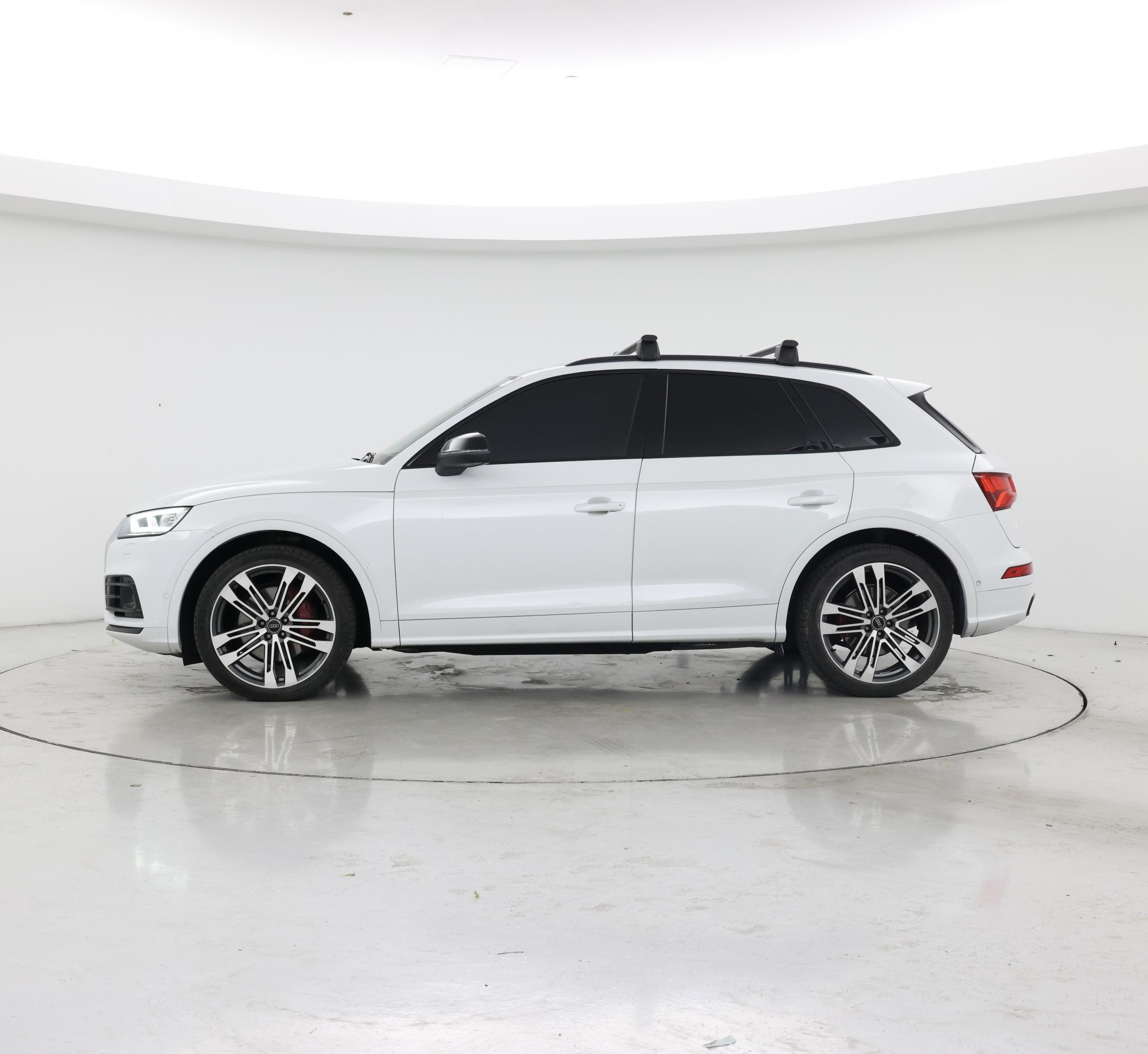 Thumbnail: 2020 Audi SQ5 - 3