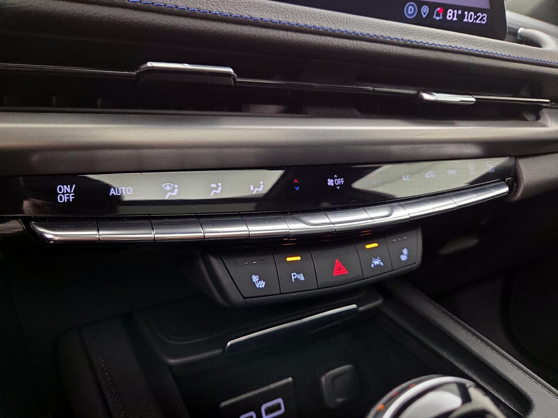 Thumbnail: 2024 Cadillac XT4 - 16