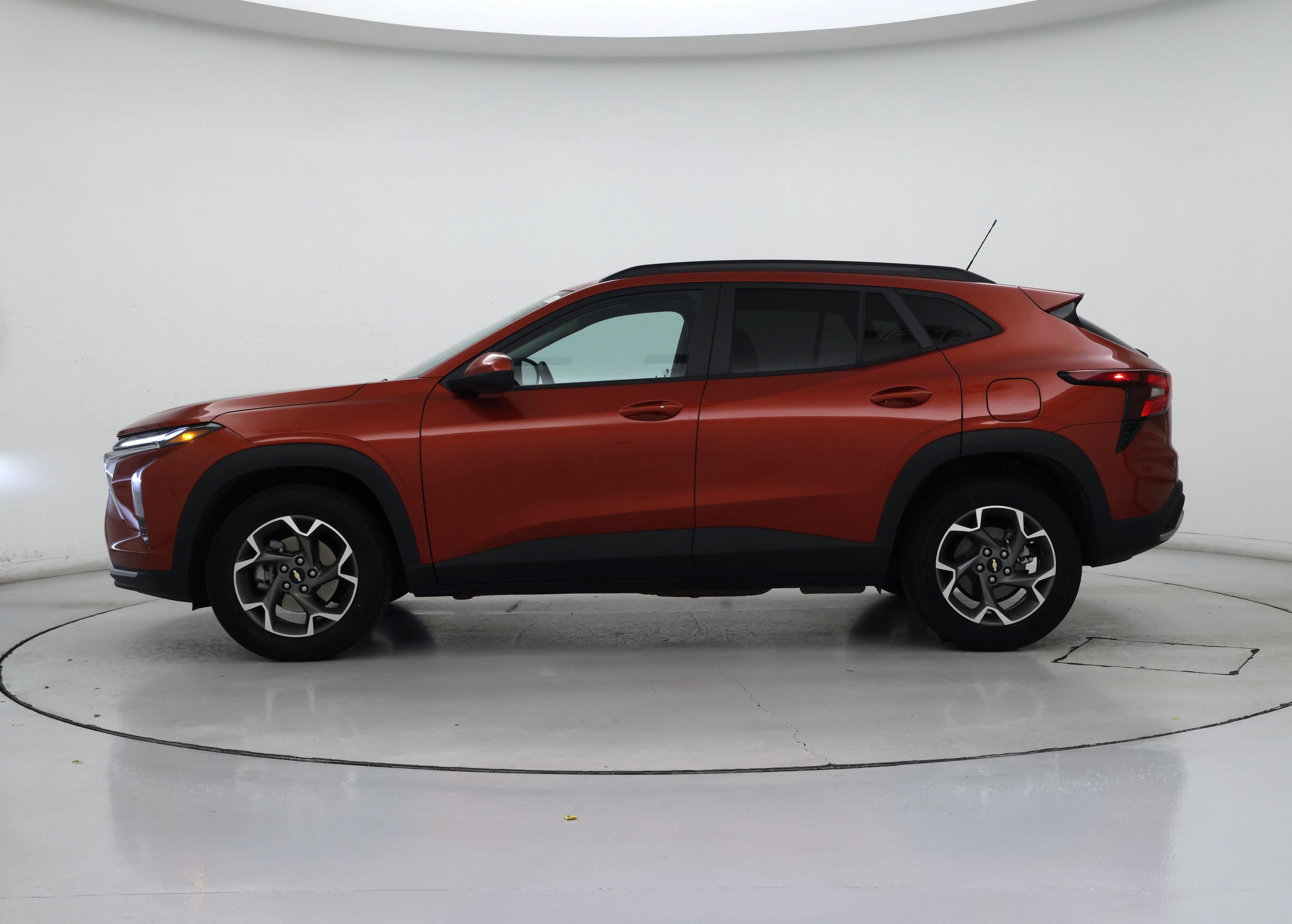Thumbnail: 2024 Chevrolet Trax - 3