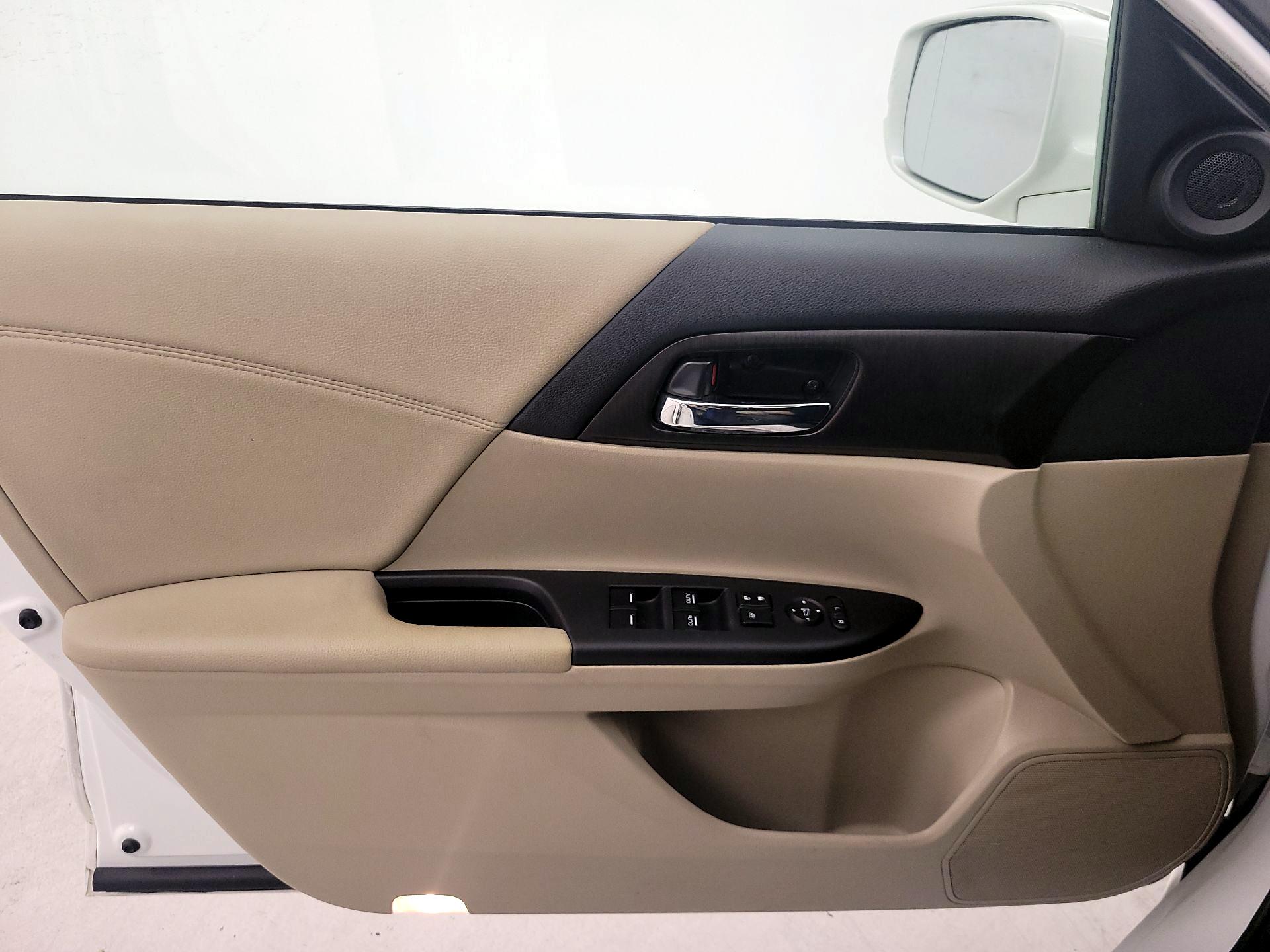 Thumbnail: 2015 Honda Accord - 12