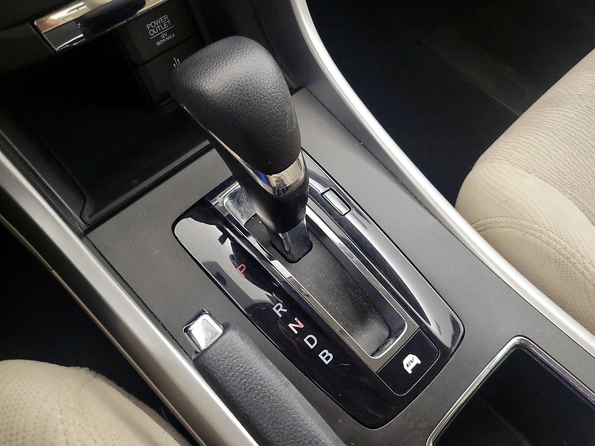 Thumbnail: 2015 Honda Accord - 17