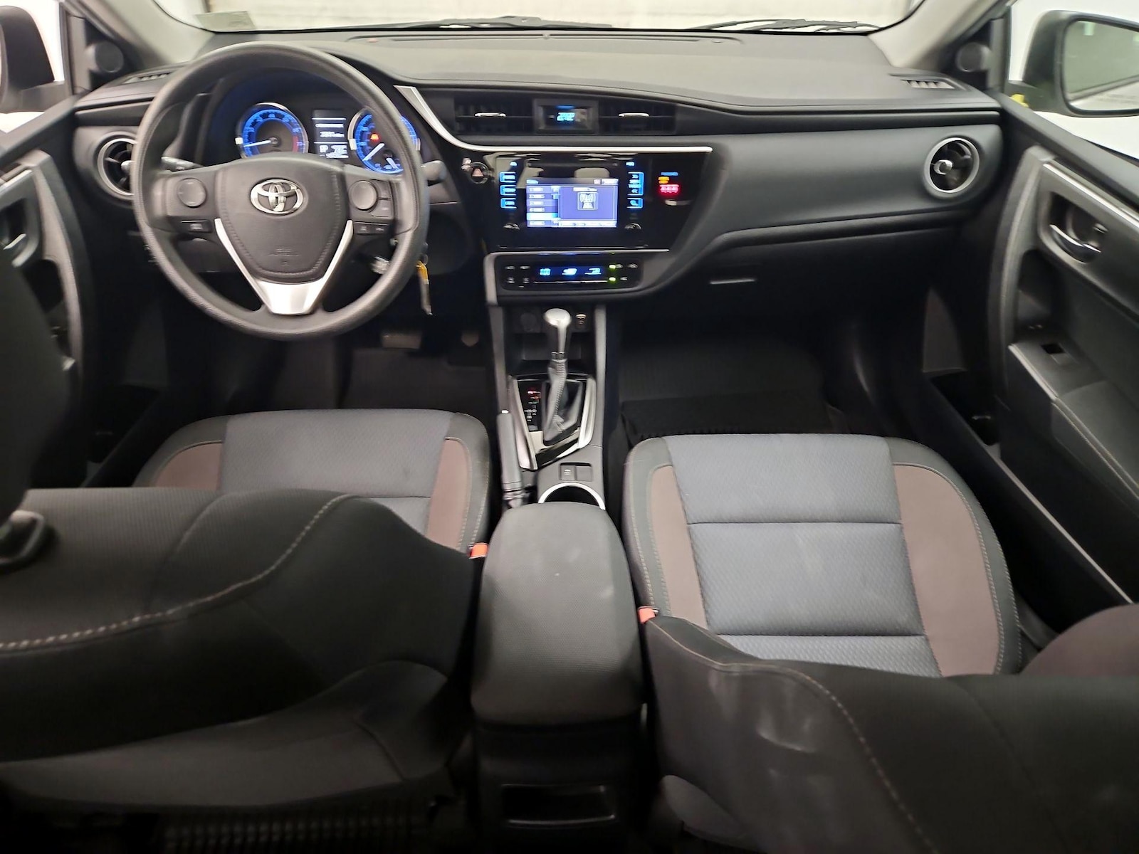 2018 Toyota Corolla LE - Photo 10