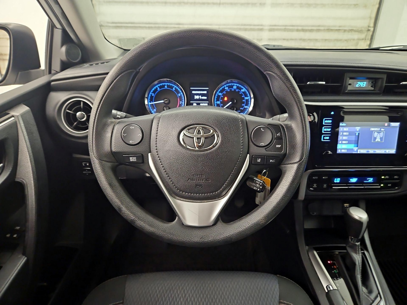2018 Toyota Corolla LE - Photo 11