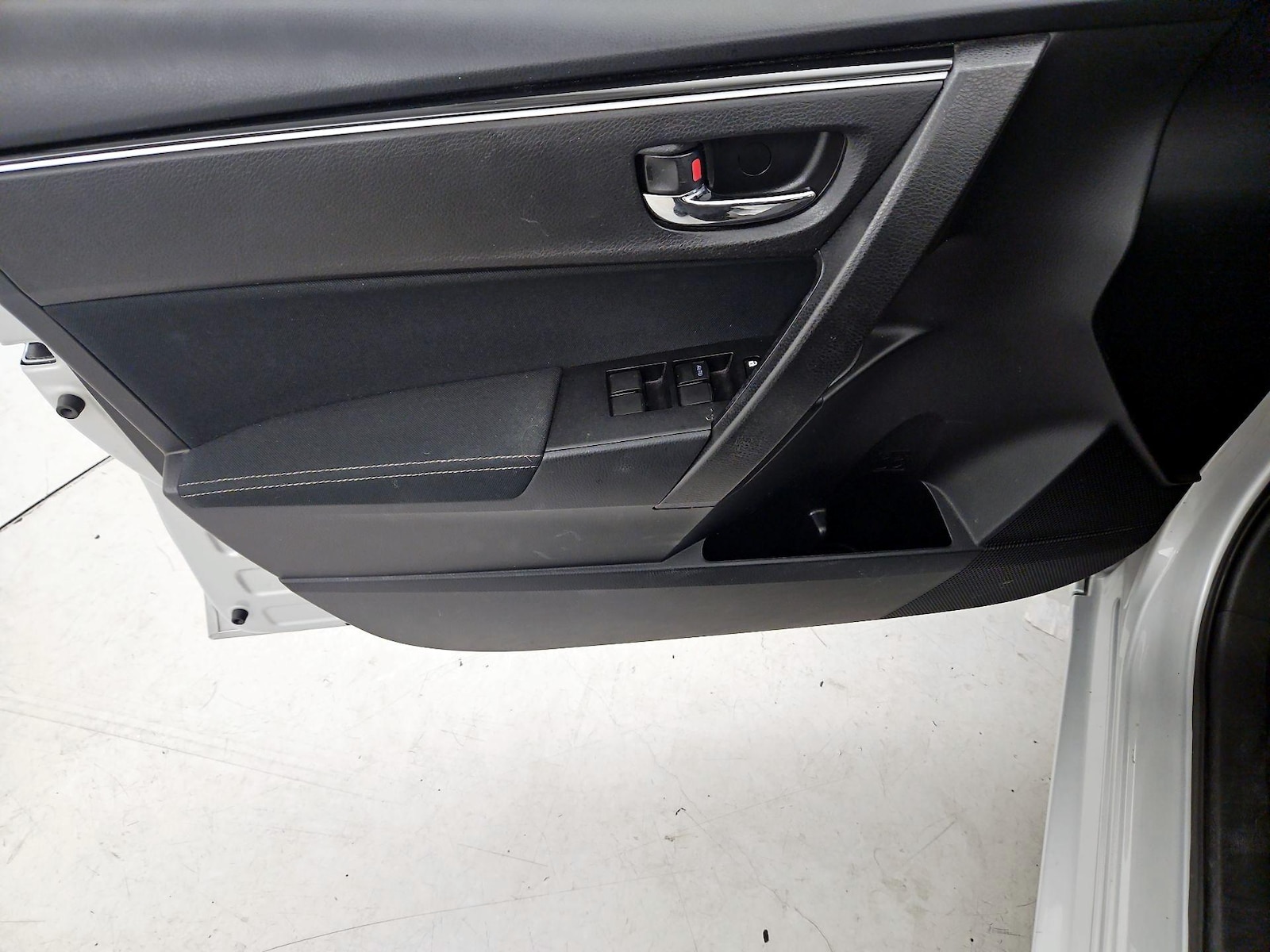 2018 Toyota Corolla LE - Photo 13