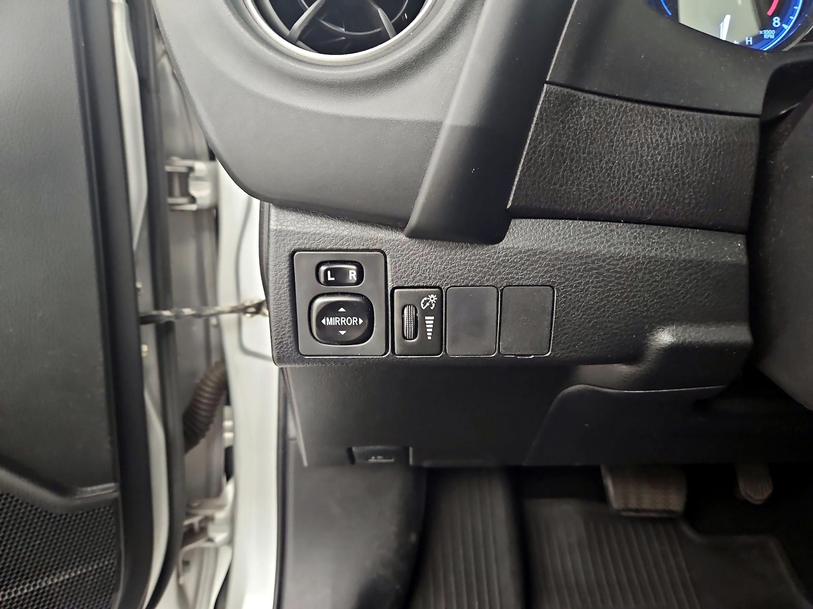 2018 Toyota Corolla LE - Photo 14