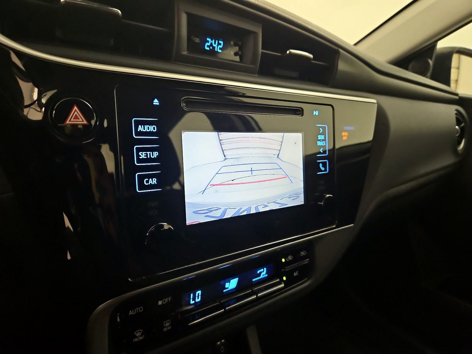 2018 Toyota Corolla LE - Photo 15