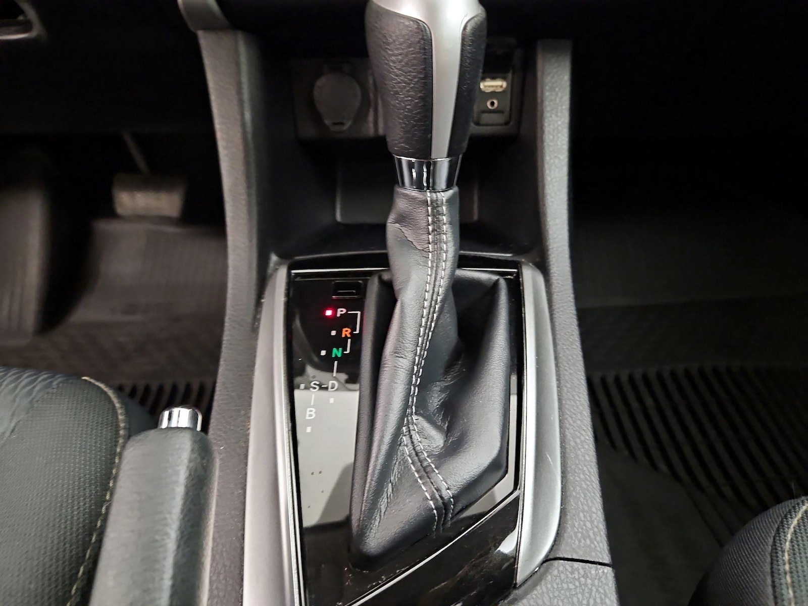 2018 Toyota Corolla LE - Photo 18