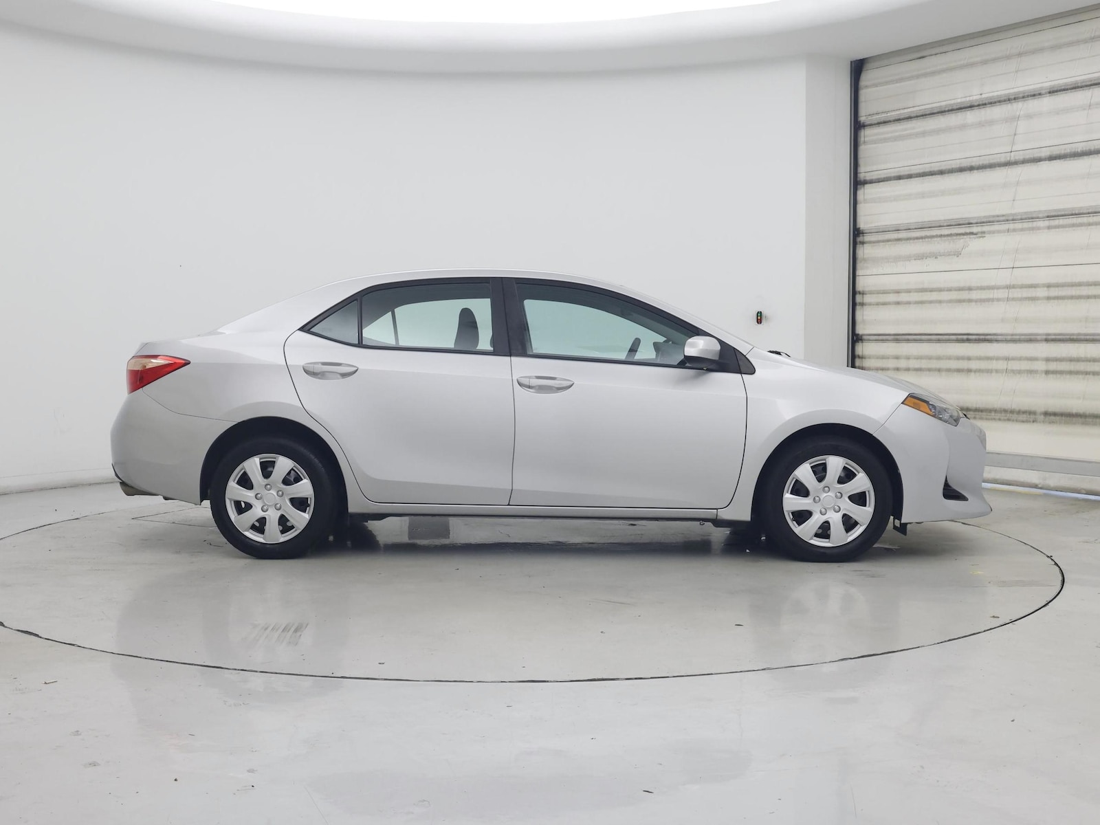 2018 Toyota Corolla LE - Photo 8