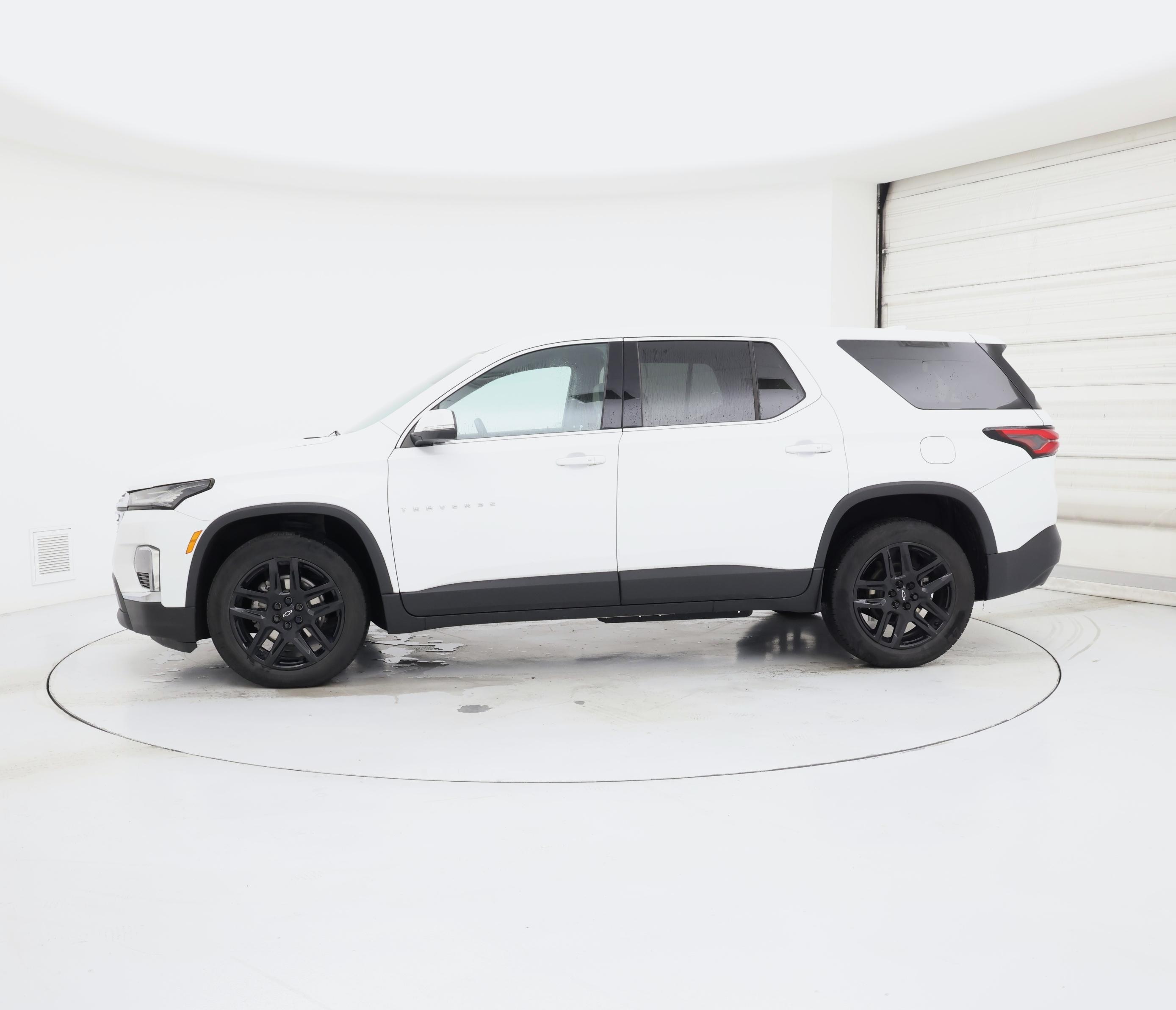 Thumbnail: 2023 Chevrolet Traverse - 3