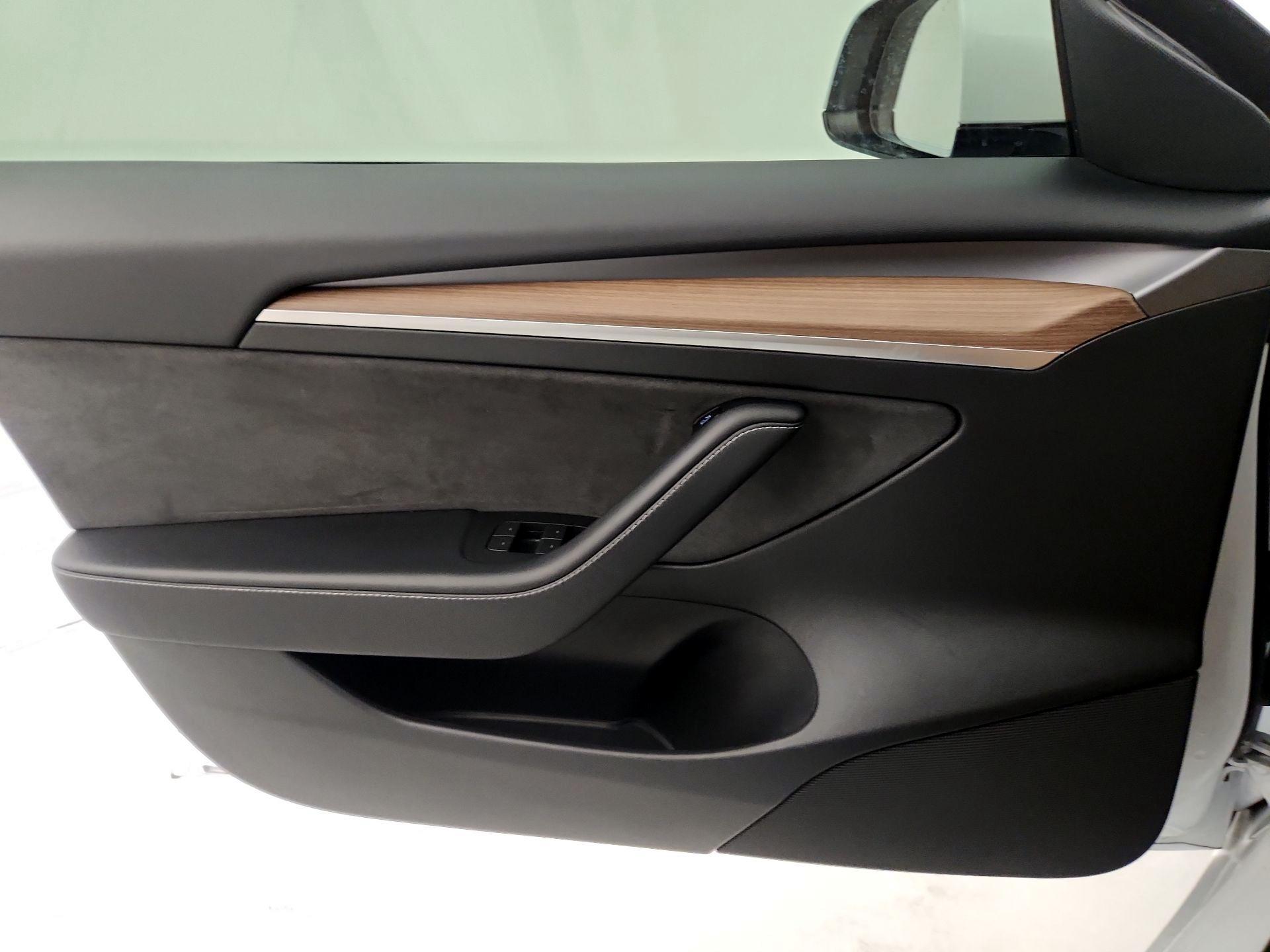Thumbnail: 2023 Tesla Model 3 - 12