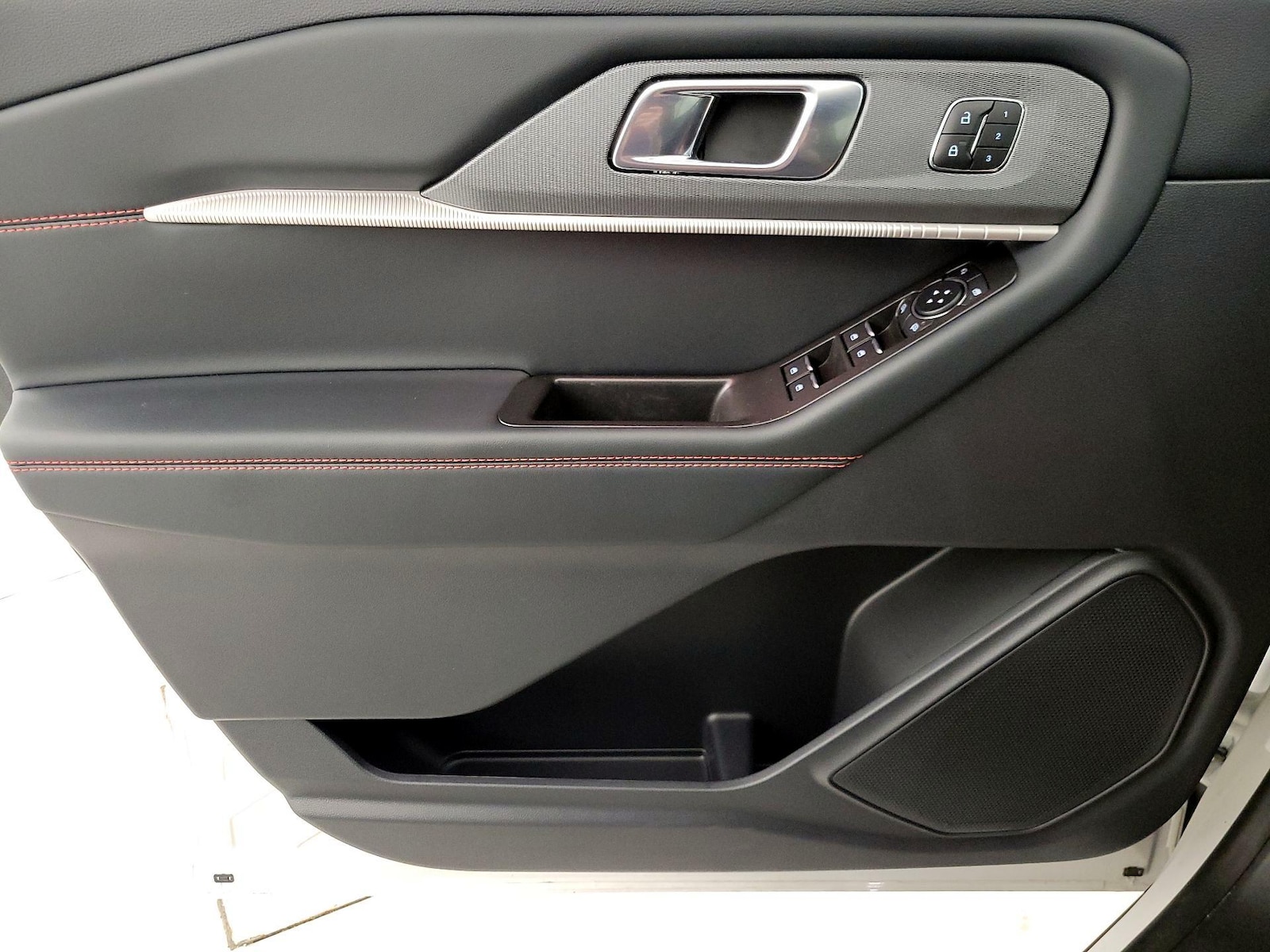 2025 Ford Explorer ST-LINE - Photo 13