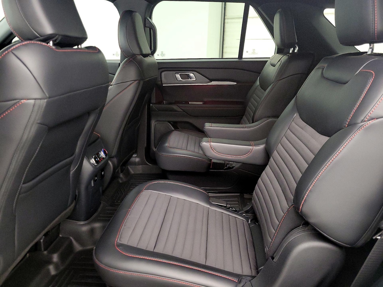 2025 Ford Explorer ST-LINE - Photo 22