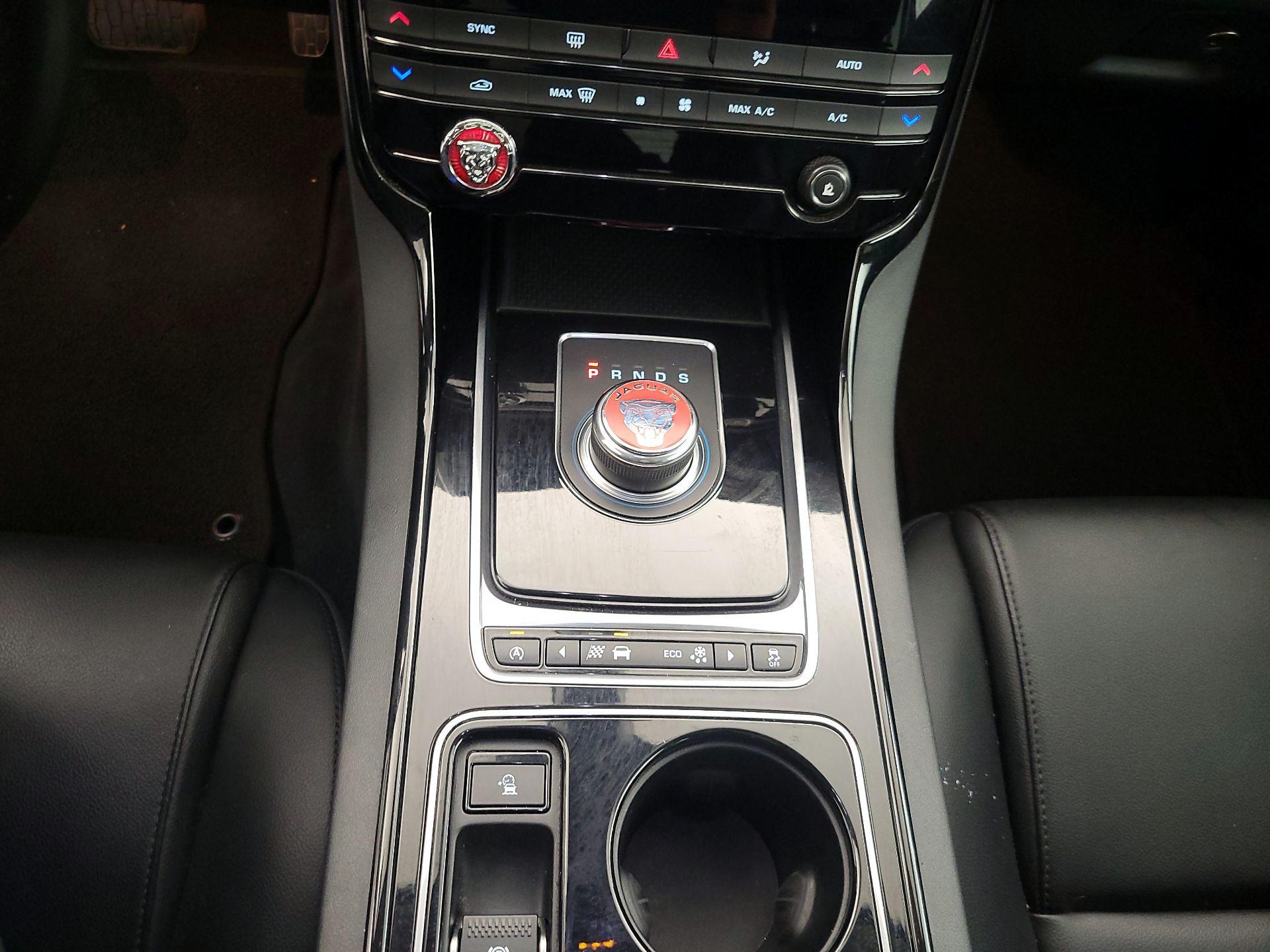 Thumbnail: 2017 Jaguar XE - 18