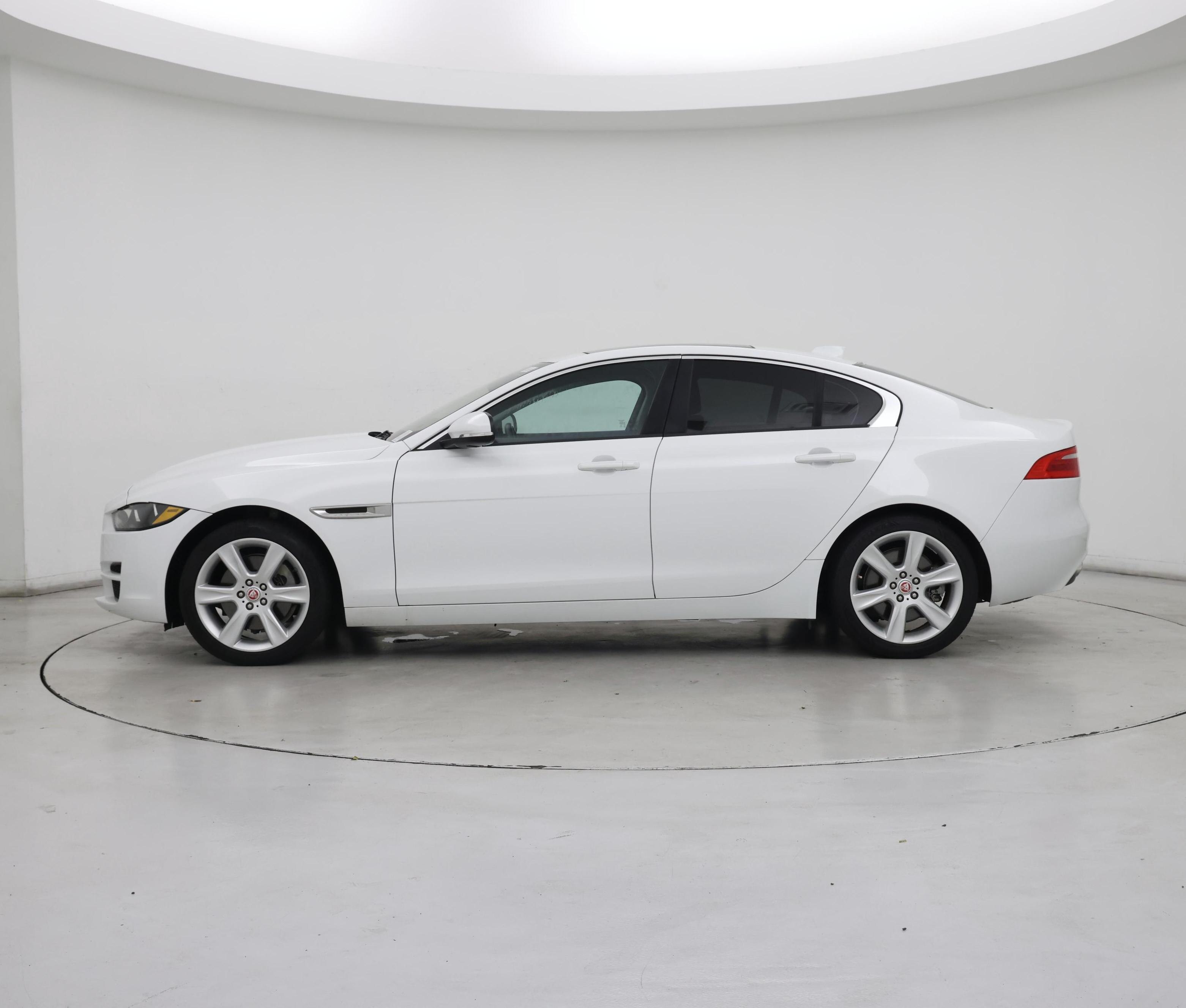 Thumbnail: 2017 Jaguar XE - 3