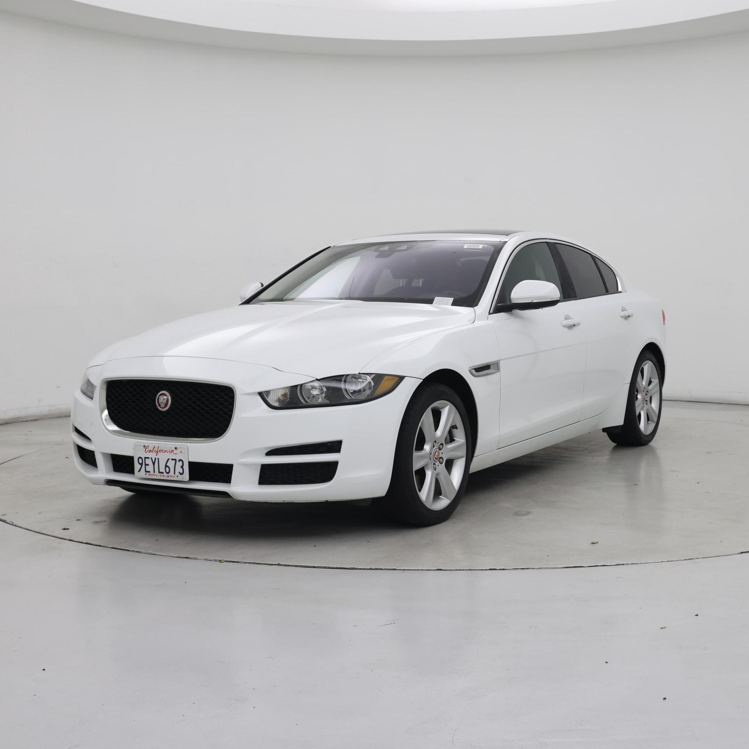 Thumbnail: 2017 Jaguar XE - 4