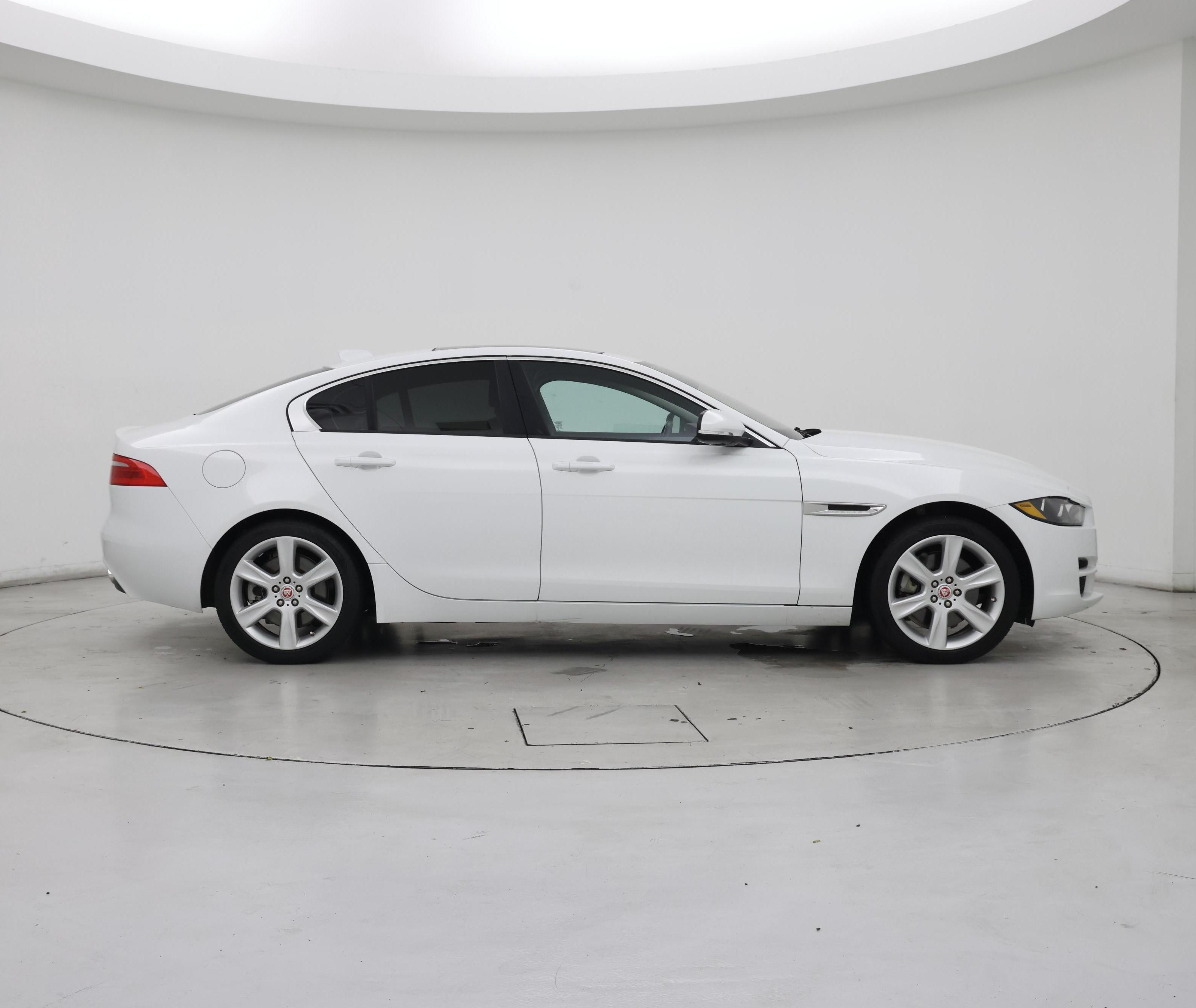 Thumbnail: 2017 Jaguar XE - 7