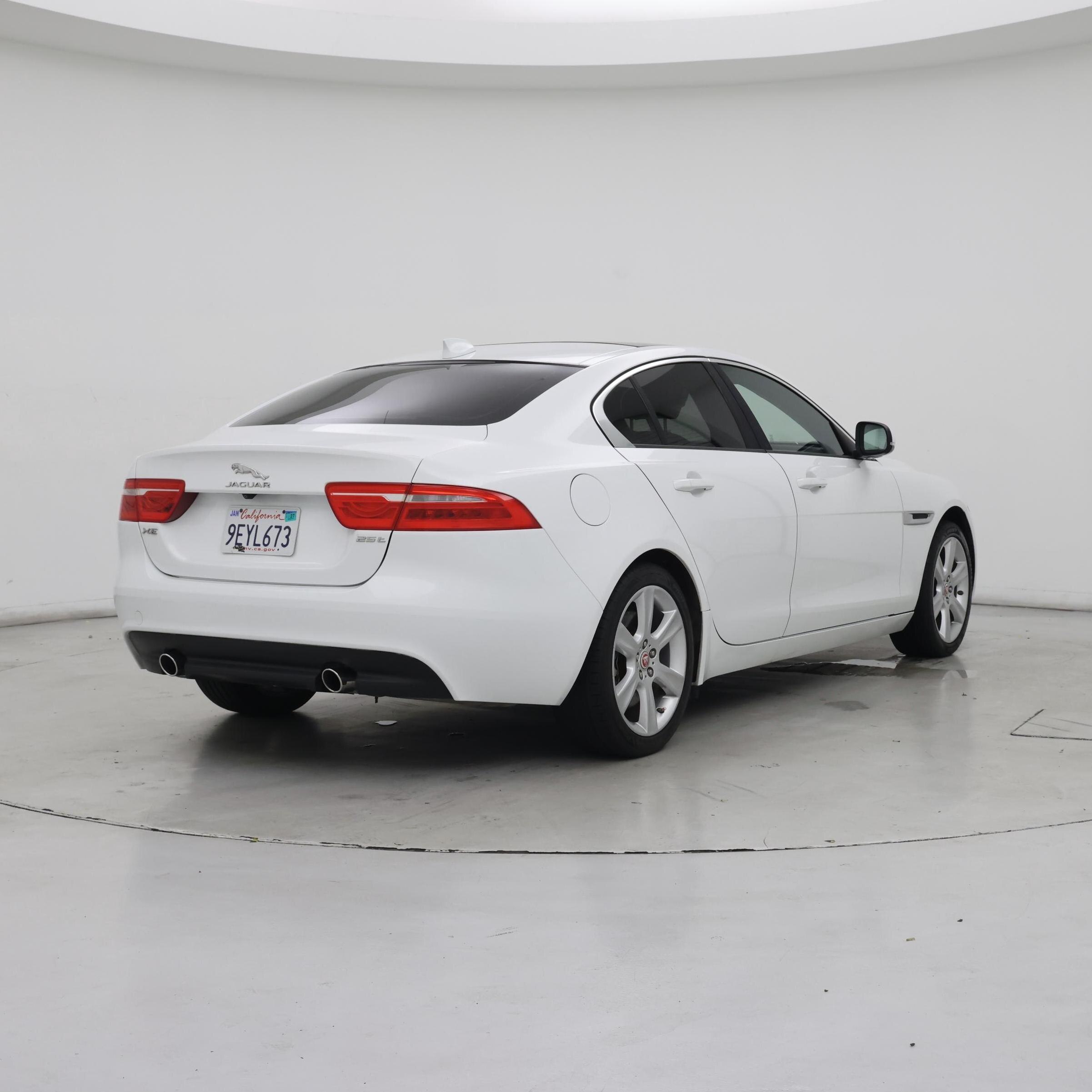 Thumbnail: 2017 Jaguar XE - 8