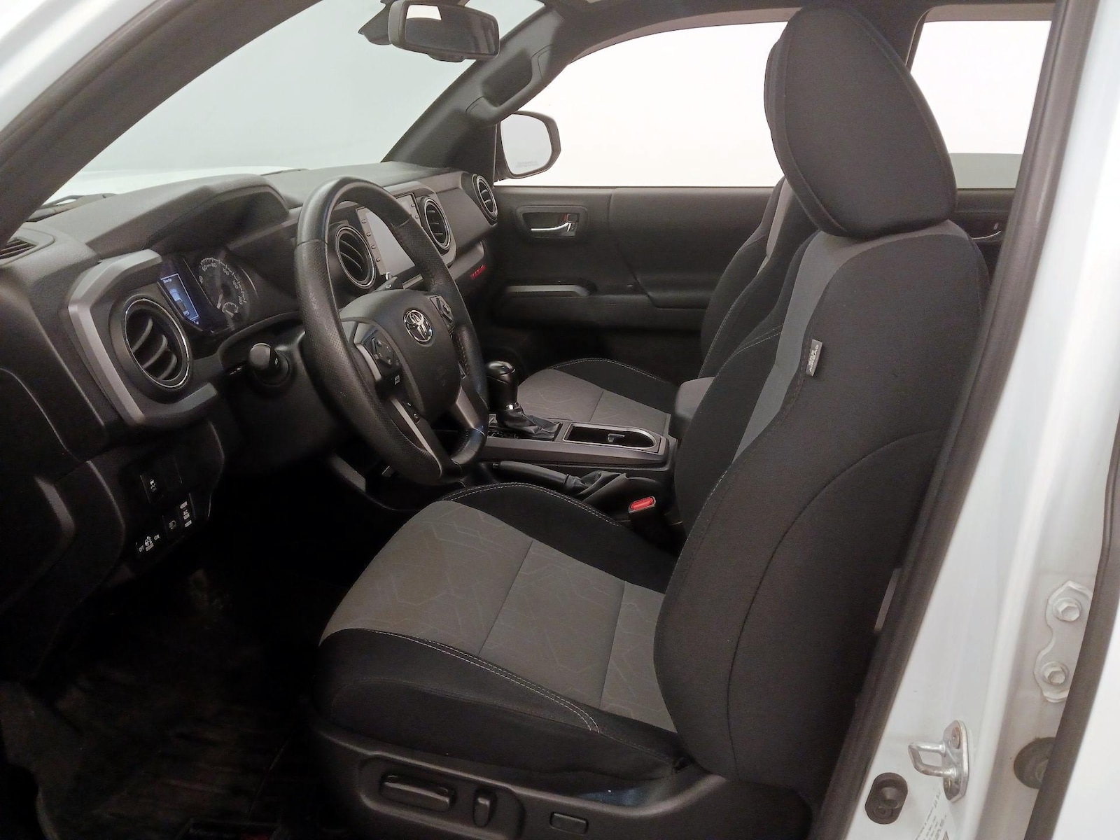 2023 Toyota Tacoma SR5 - Photo 12