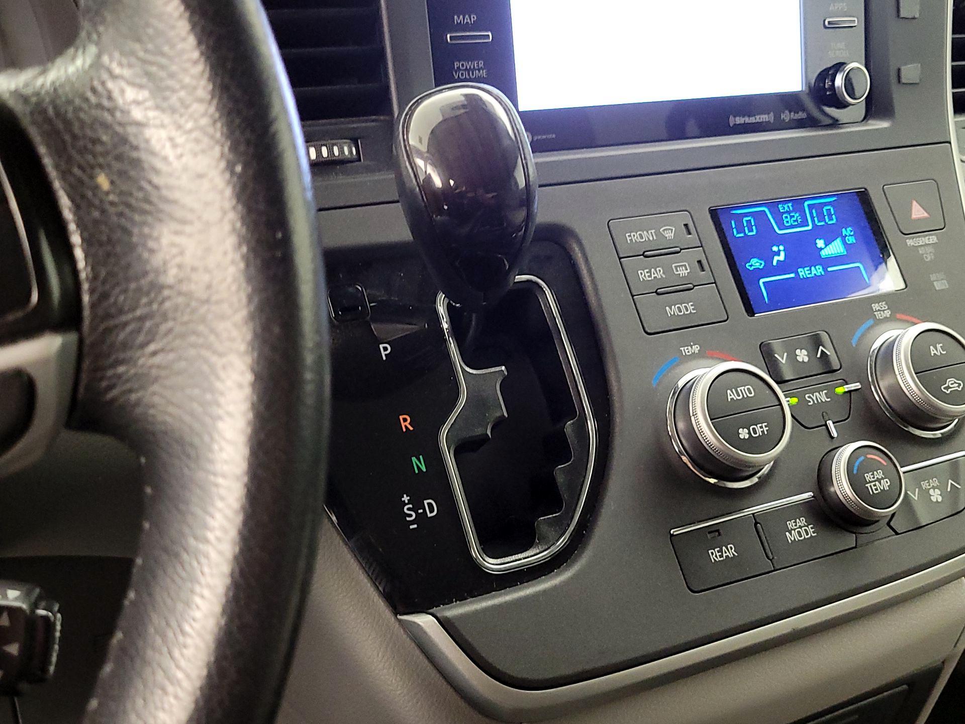Thumbnail: 2020 Toyota Sienna - 17