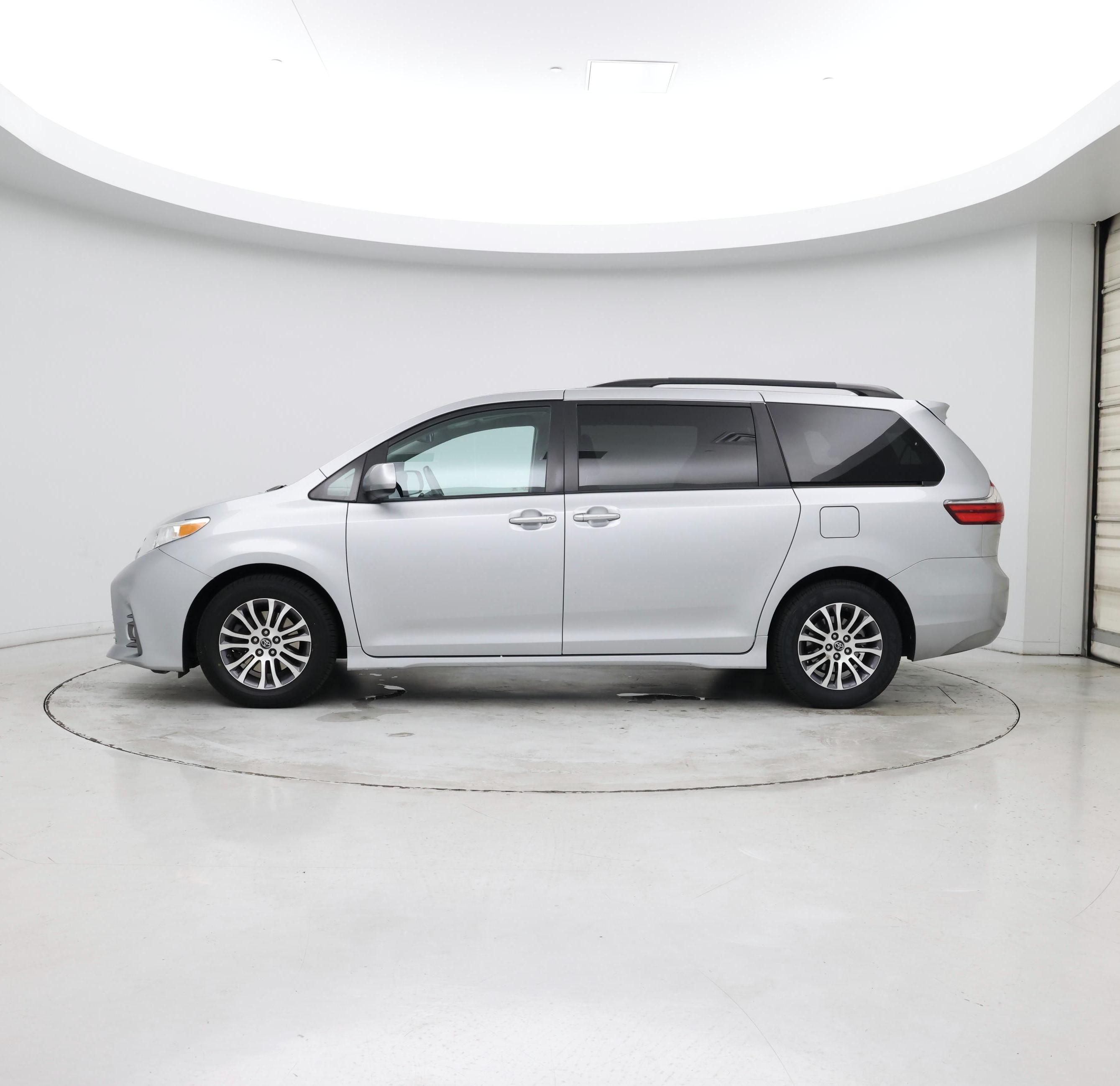 Thumbnail: 2020 Toyota Sienna - 2