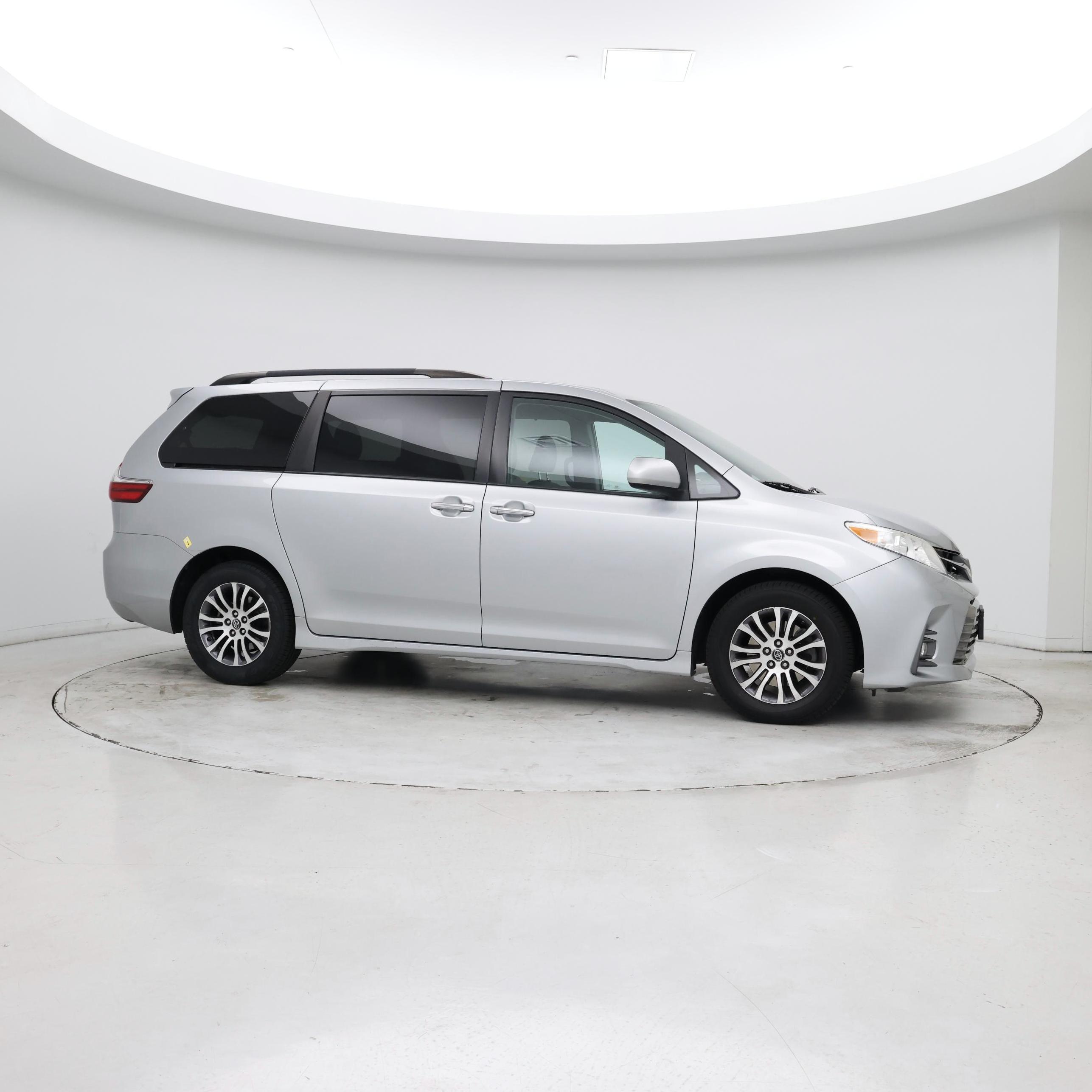 Thumbnail: 2020 Toyota Sienna - 7