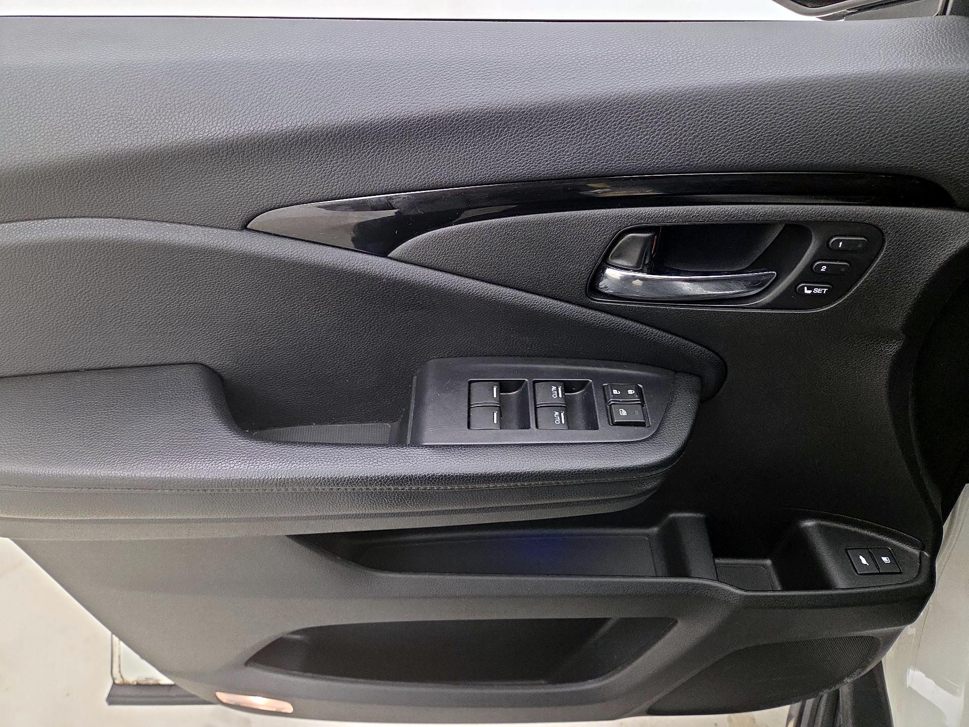 Thumbnail: 2019 Honda Pilot - 12