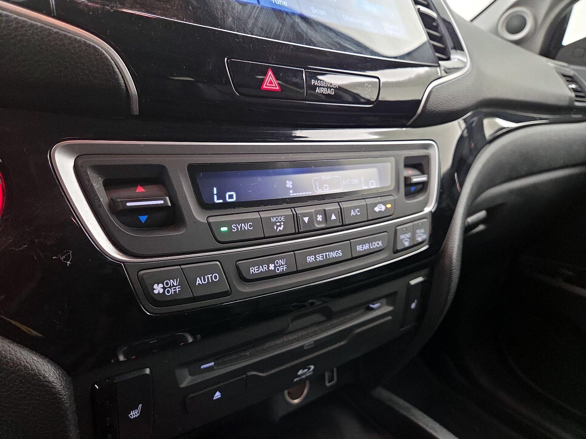 Thumbnail: 2019 Honda Pilot - 17
