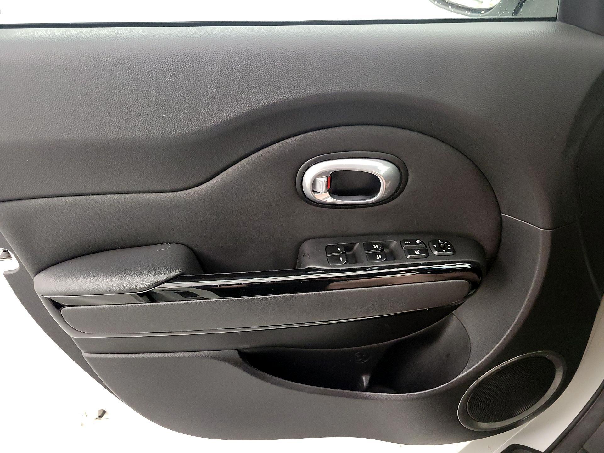 Thumbnail: 2016 Kia Soul - 12
