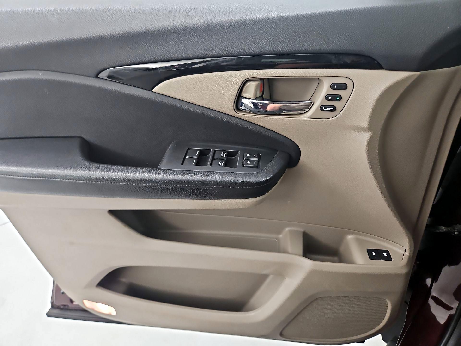 Thumbnail: 2016 Honda Pilot - 12