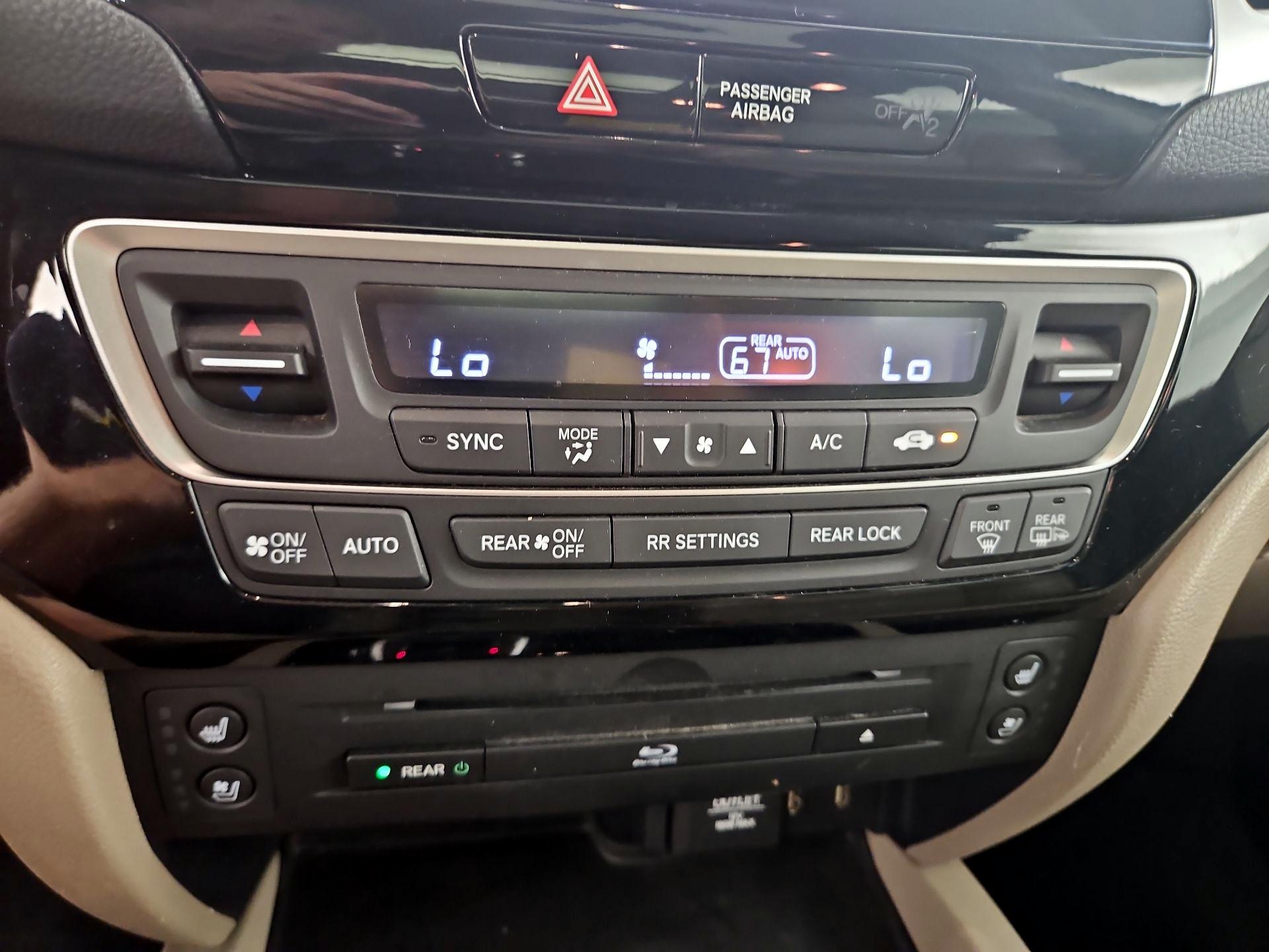 Thumbnail: 2016 Honda Pilot - 17