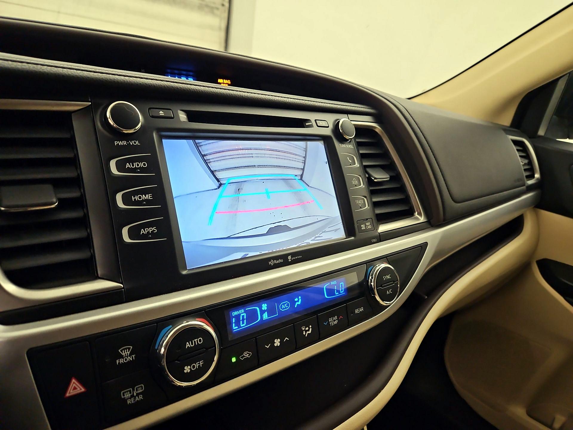Thumbnail: 2015 Toyota Highlander - 14