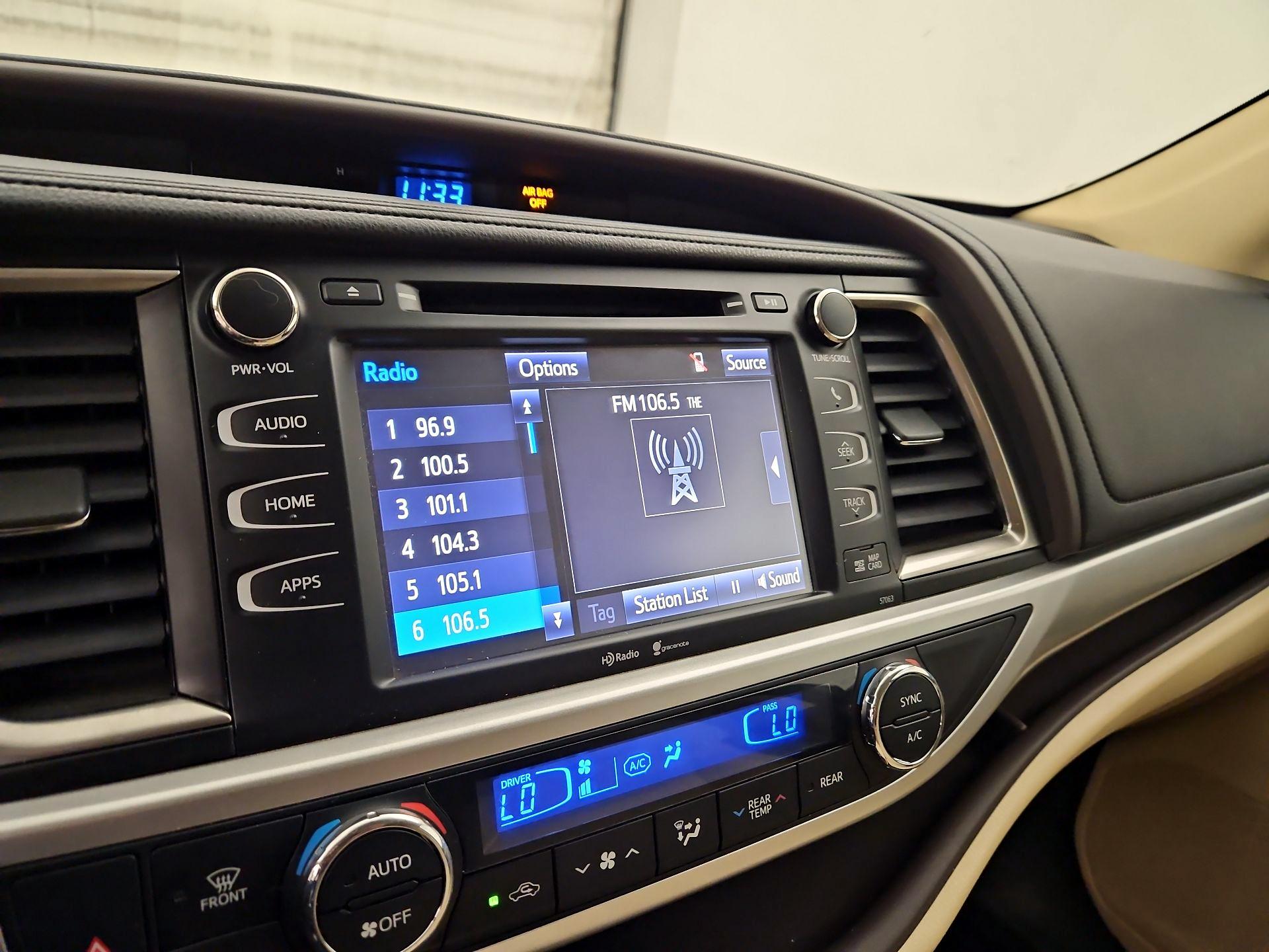 Thumbnail: 2015 Toyota Highlander - 15