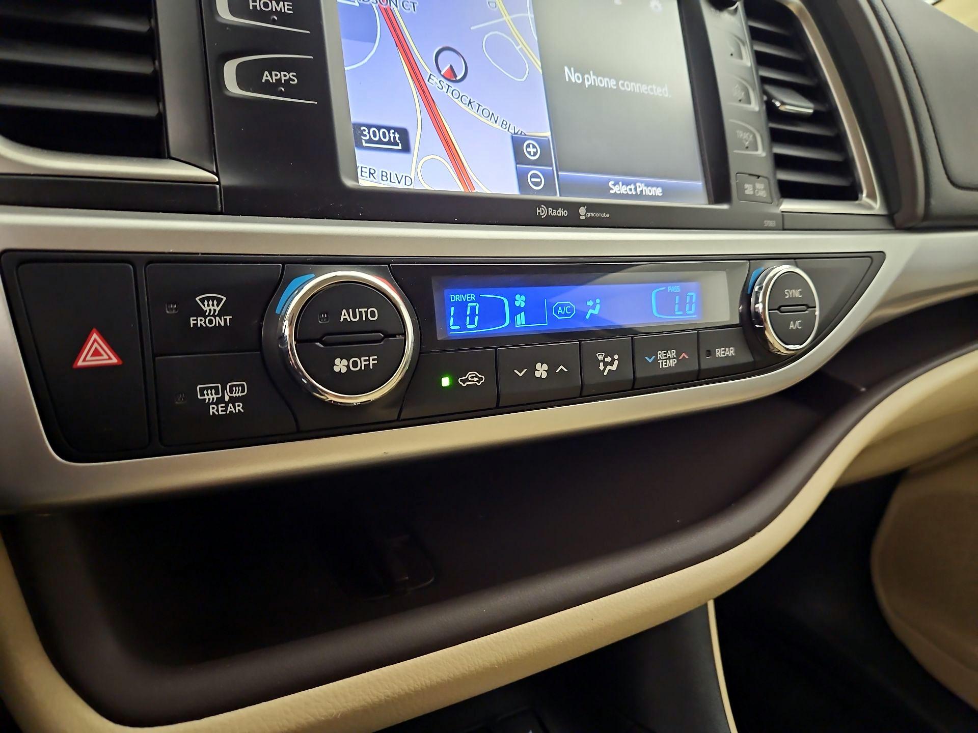 Thumbnail: 2015 Toyota Highlander - 16