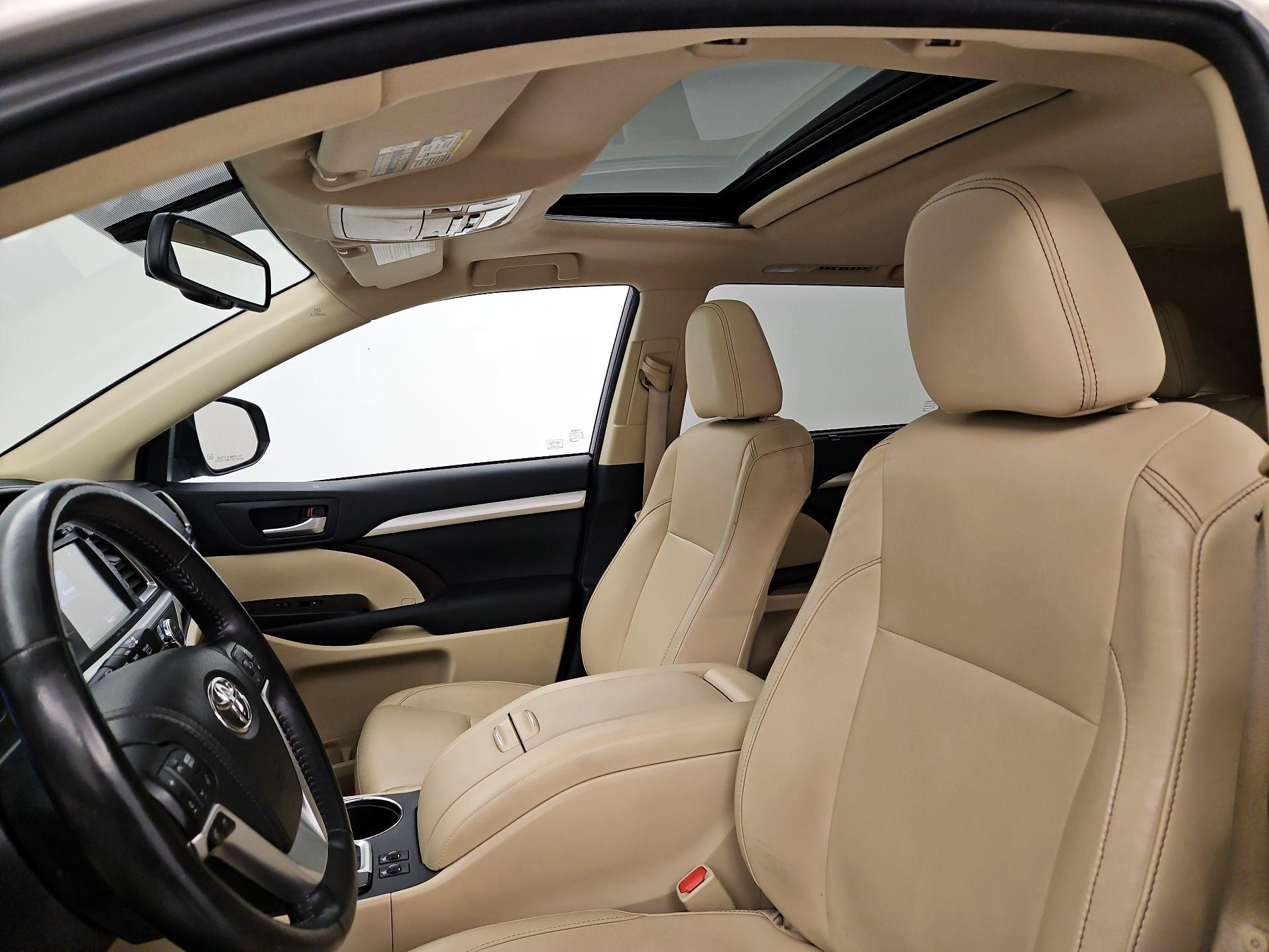 Thumbnail: 2015 Toyota Highlander - 19