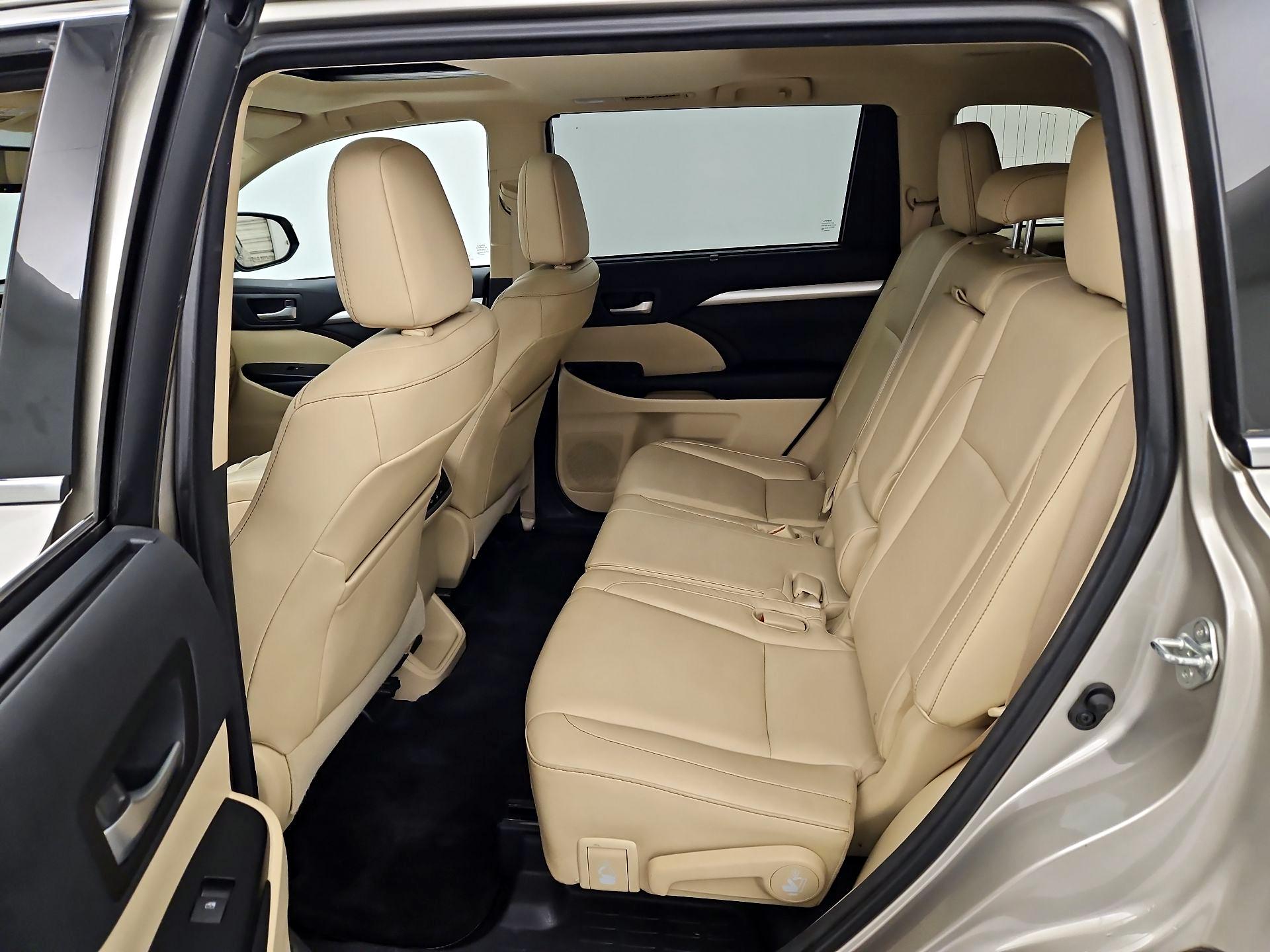 Thumbnail: 2015 Toyota Highlander - 20