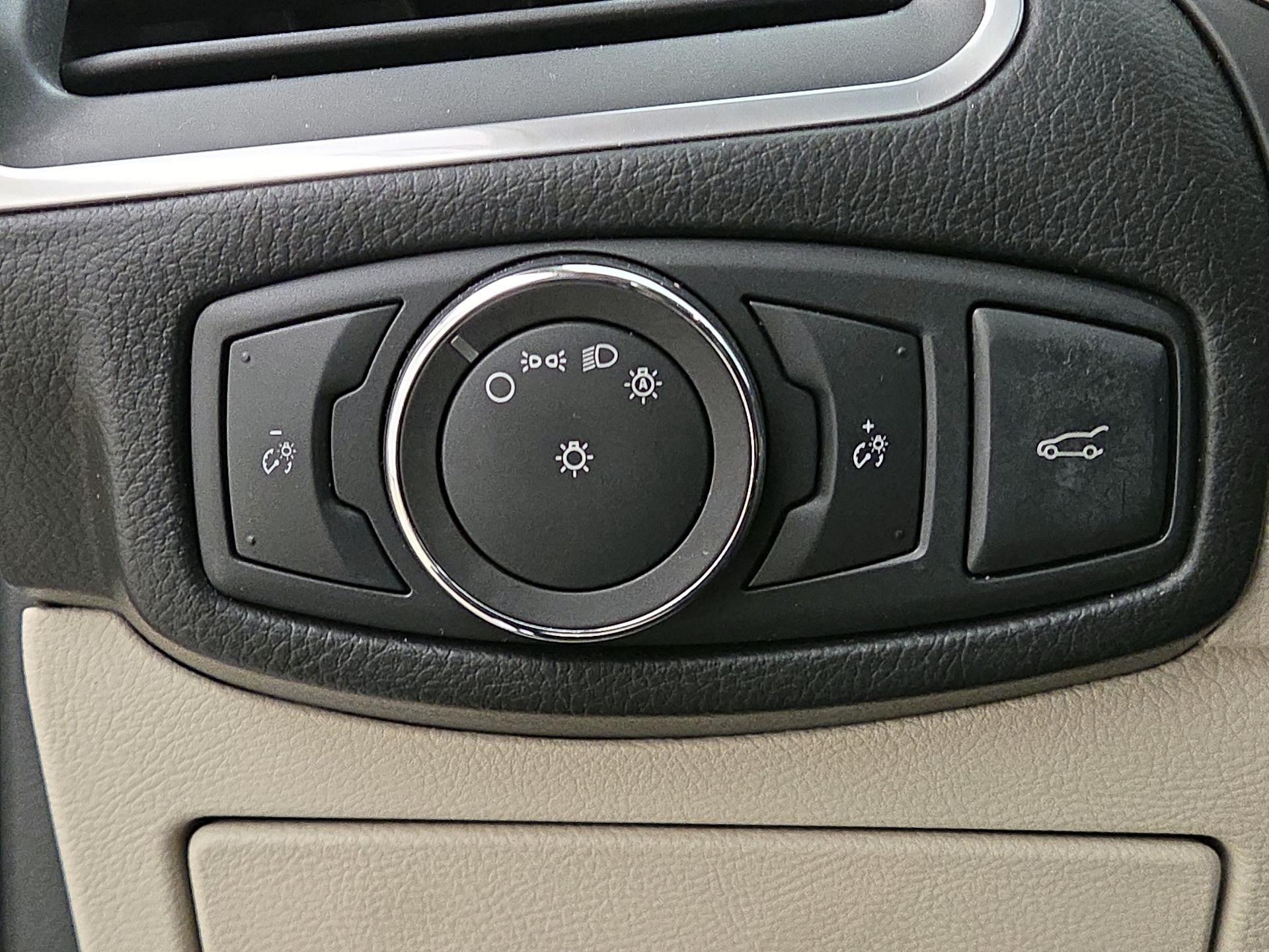 Thumbnail: 2015 Ford Edge - 13