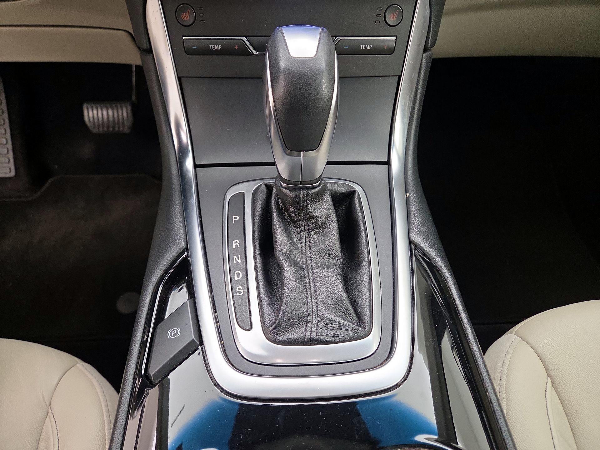 Thumbnail: 2015 Ford Edge - 17