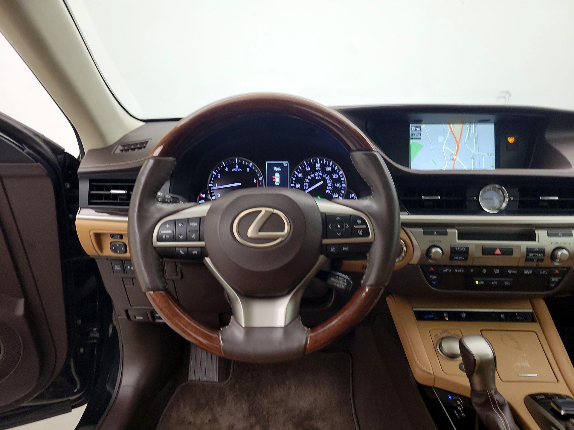 Thumbnail: 2018 Lexus ES - 10