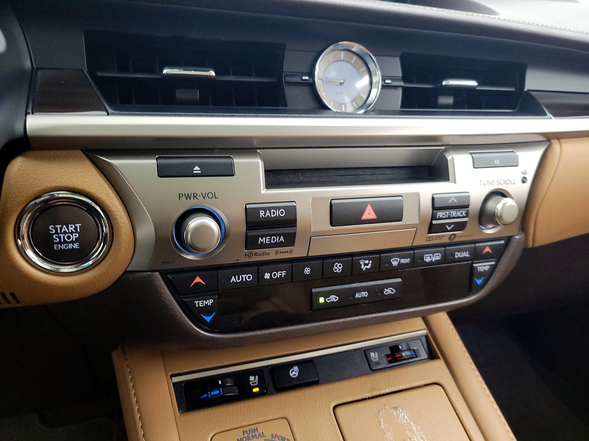 Thumbnail: 2018 Lexus ES - 16