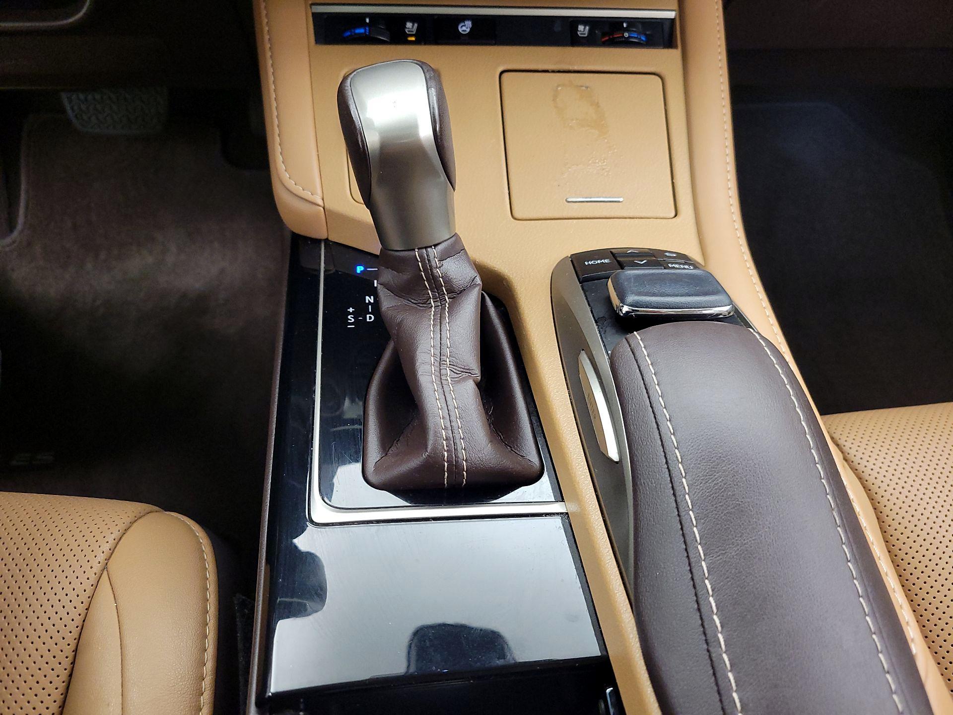 Thumbnail: 2018 Lexus ES - 17