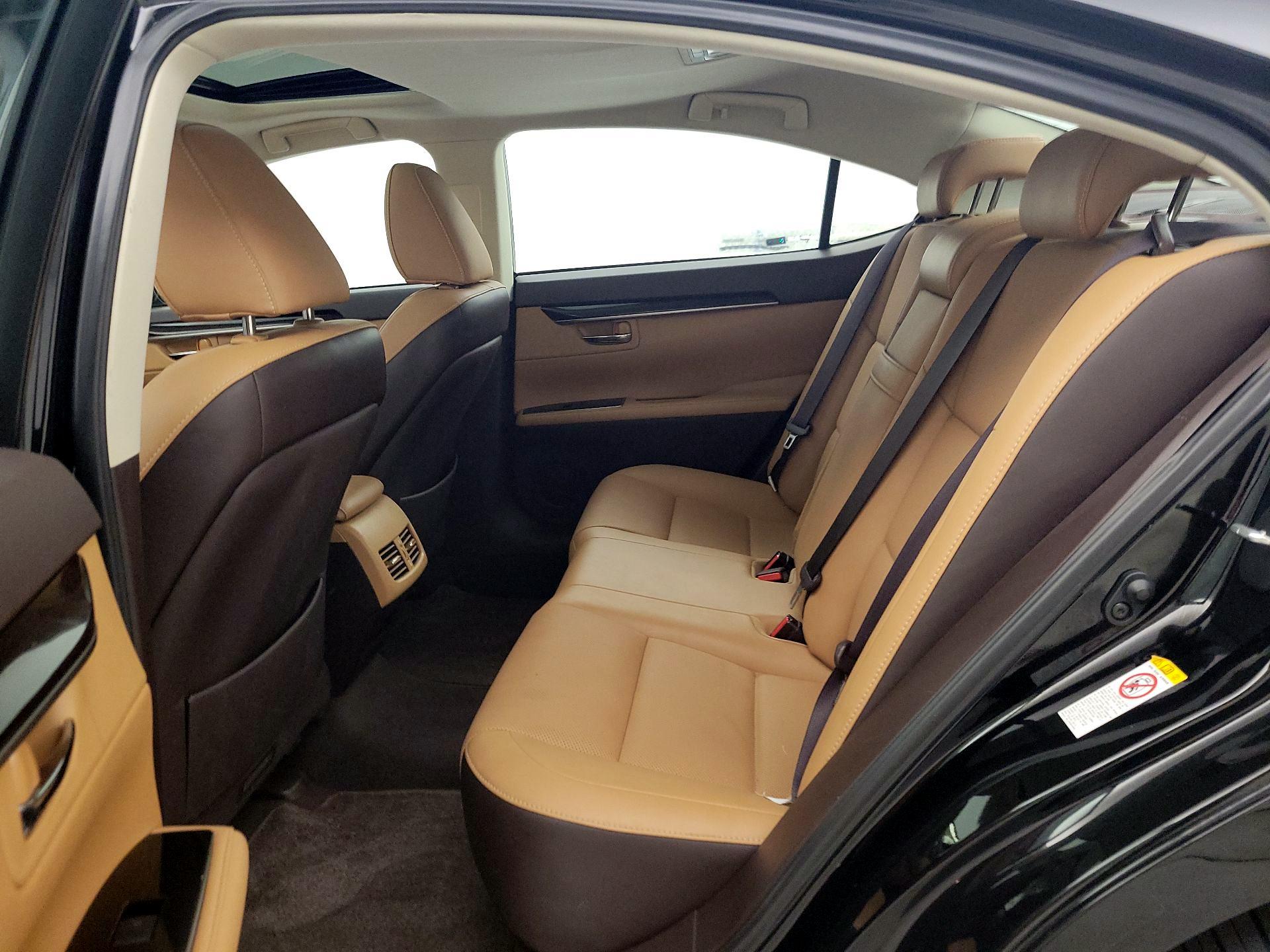Thumbnail: 2018 Lexus ES - 19