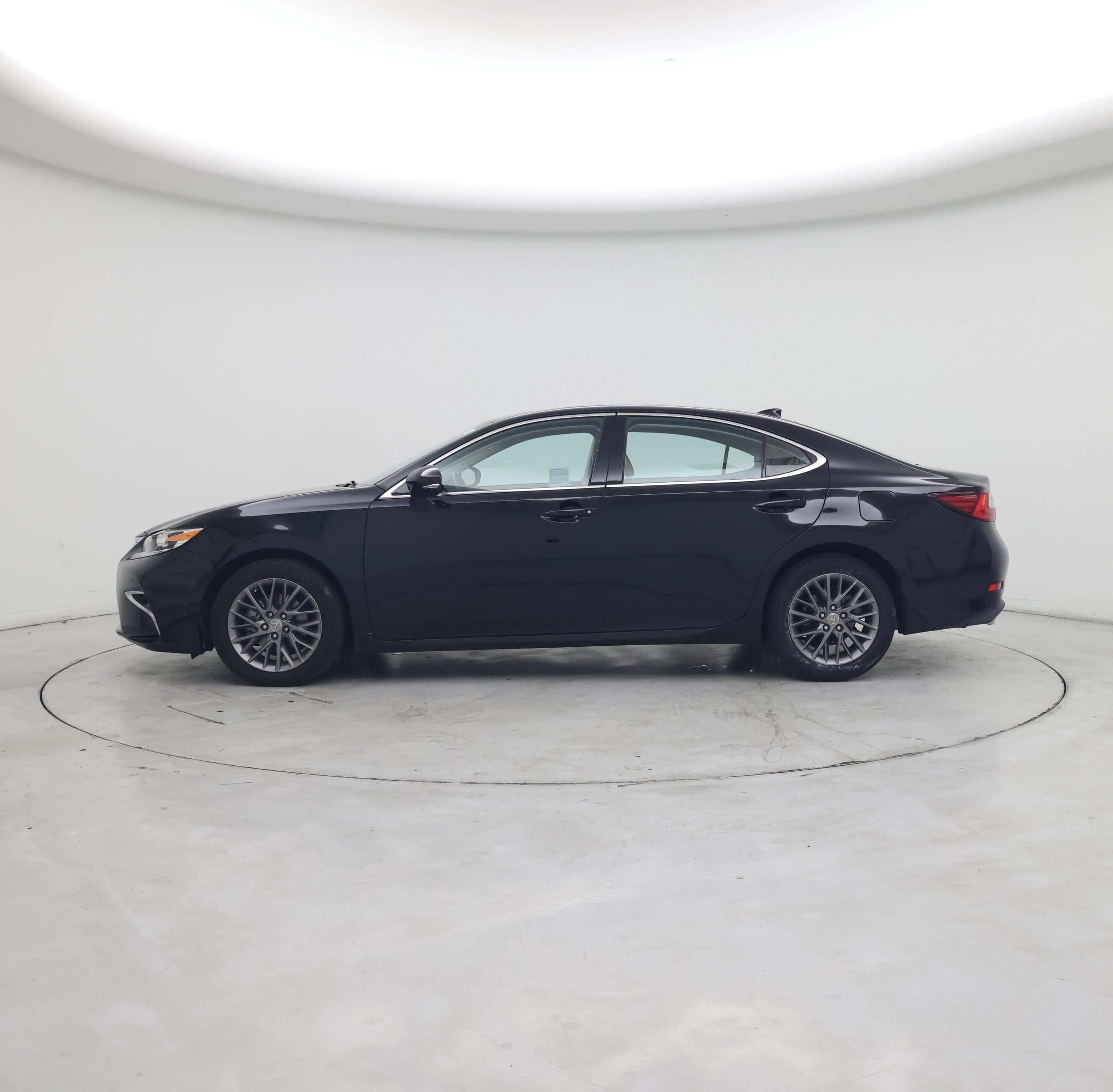 Thumbnail: 2018 Lexus ES - 3