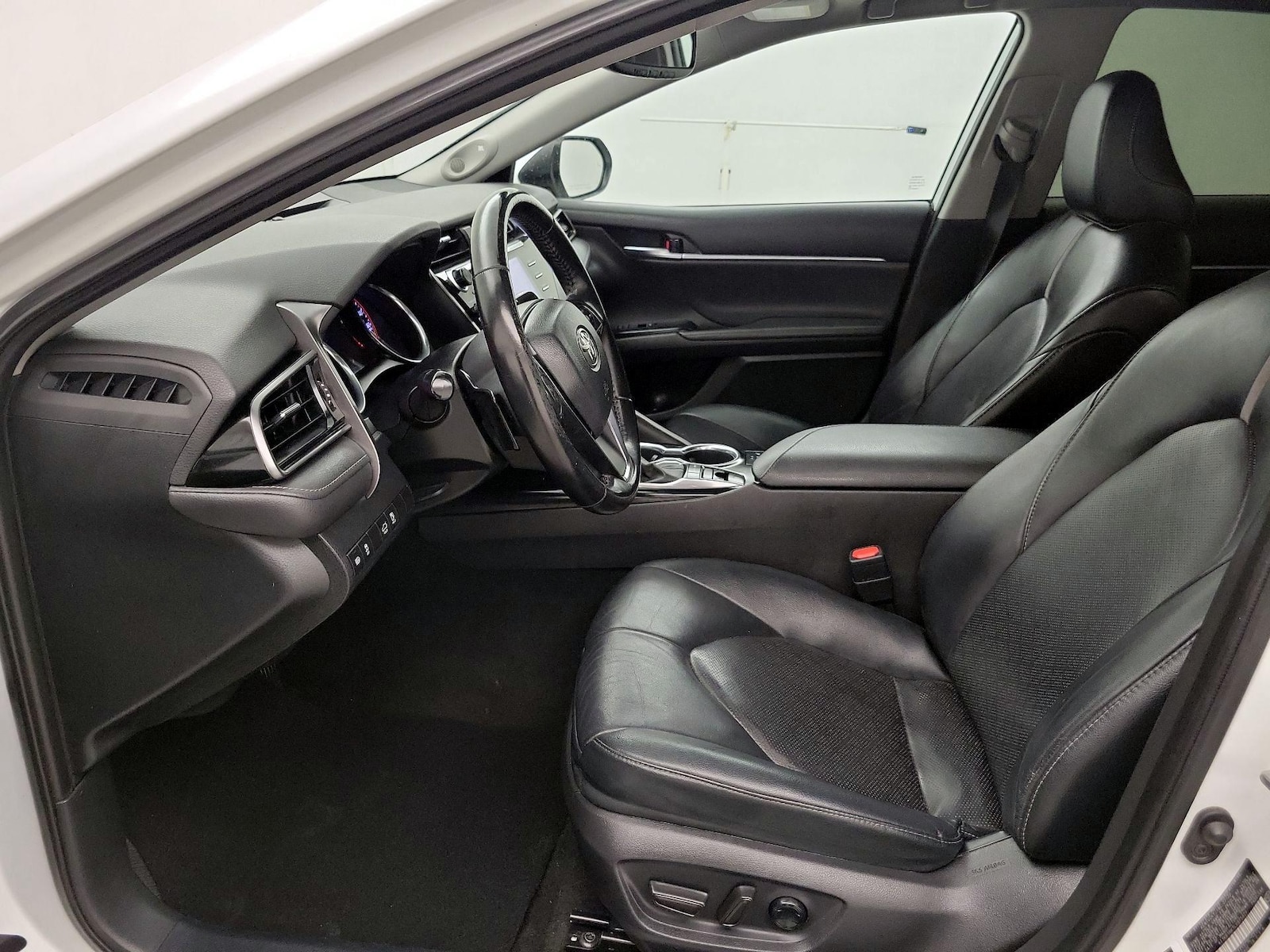 2020 Toyota Camry XSE - Photo 12