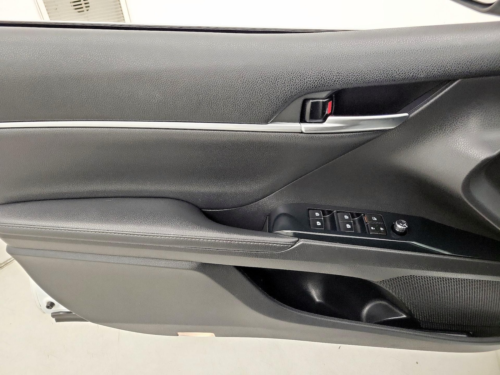 2020 Toyota Camry XSE - Photo 13