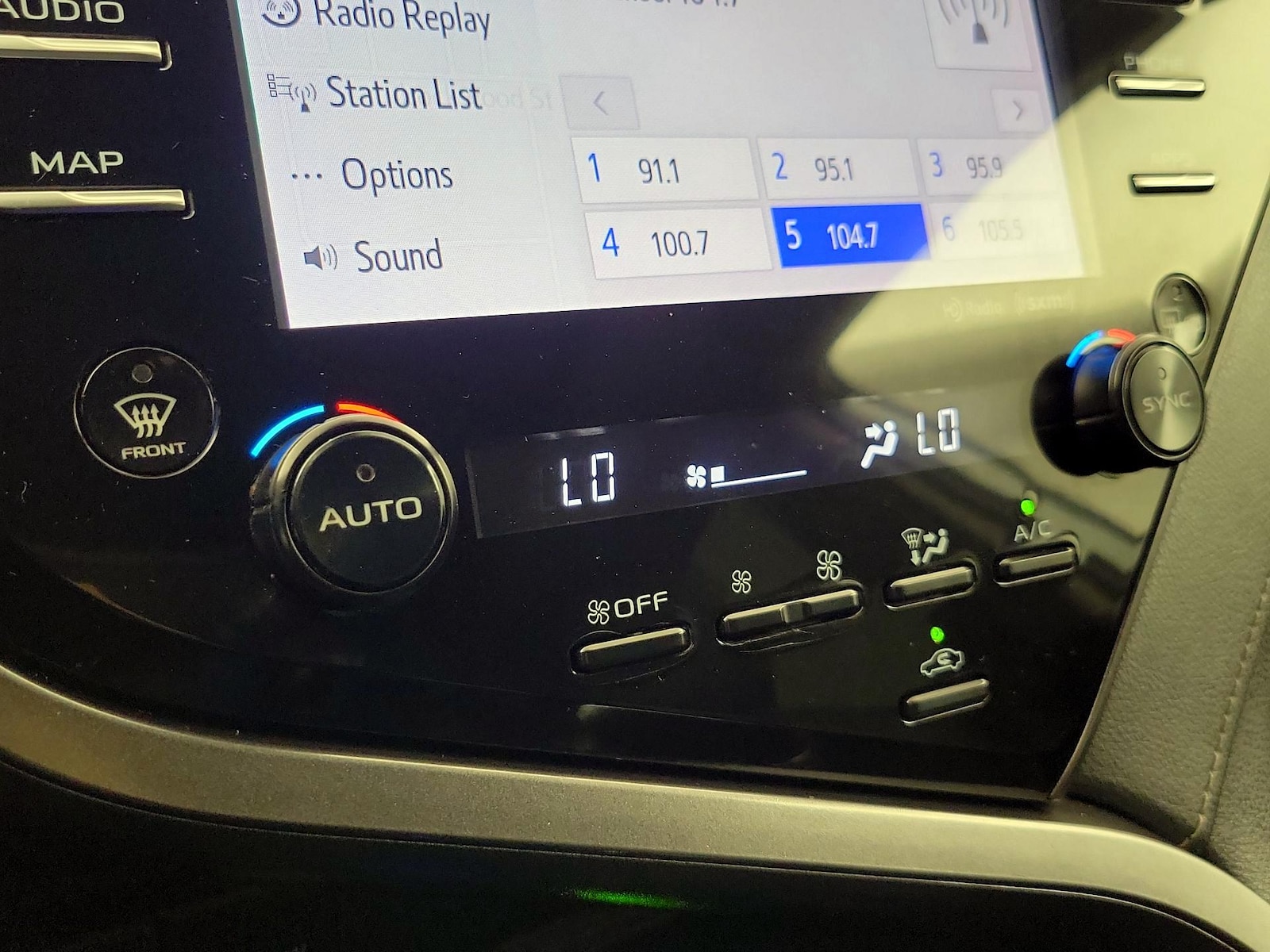 2020 Toyota Camry XSE - Photo 18