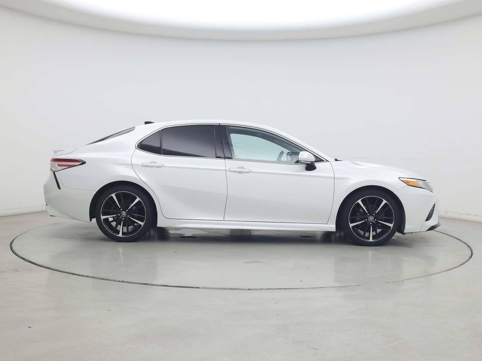 2020 Toyota Camry XSE - Photo 8